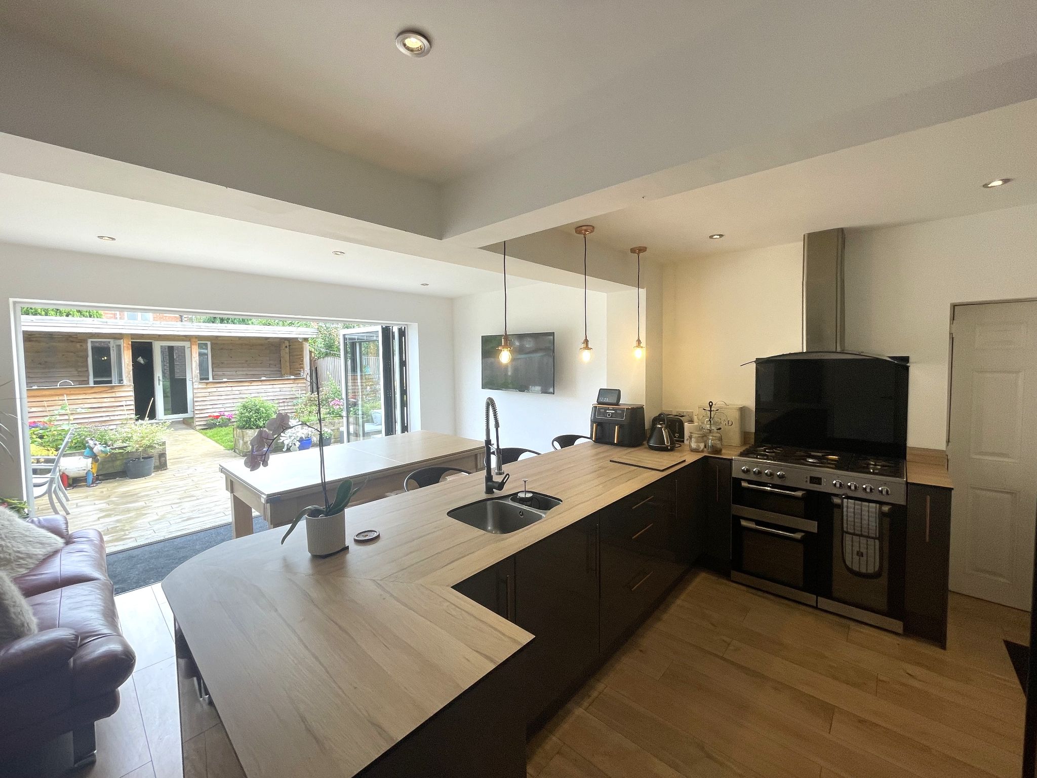 4 bedroom end terraced house For Sale in Manchester - Photograph 7.
