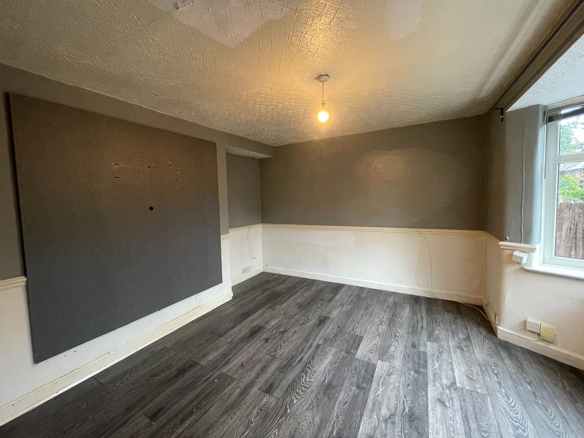 3 bedroom mid terraced house For Sale in Manchester - Property photograph.