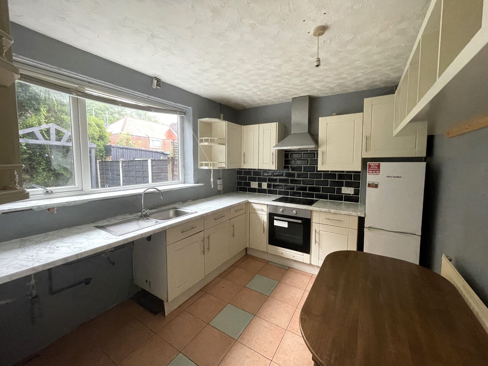 3 bedroom mid terraced house For Sale in Manchester - Photograph 4.