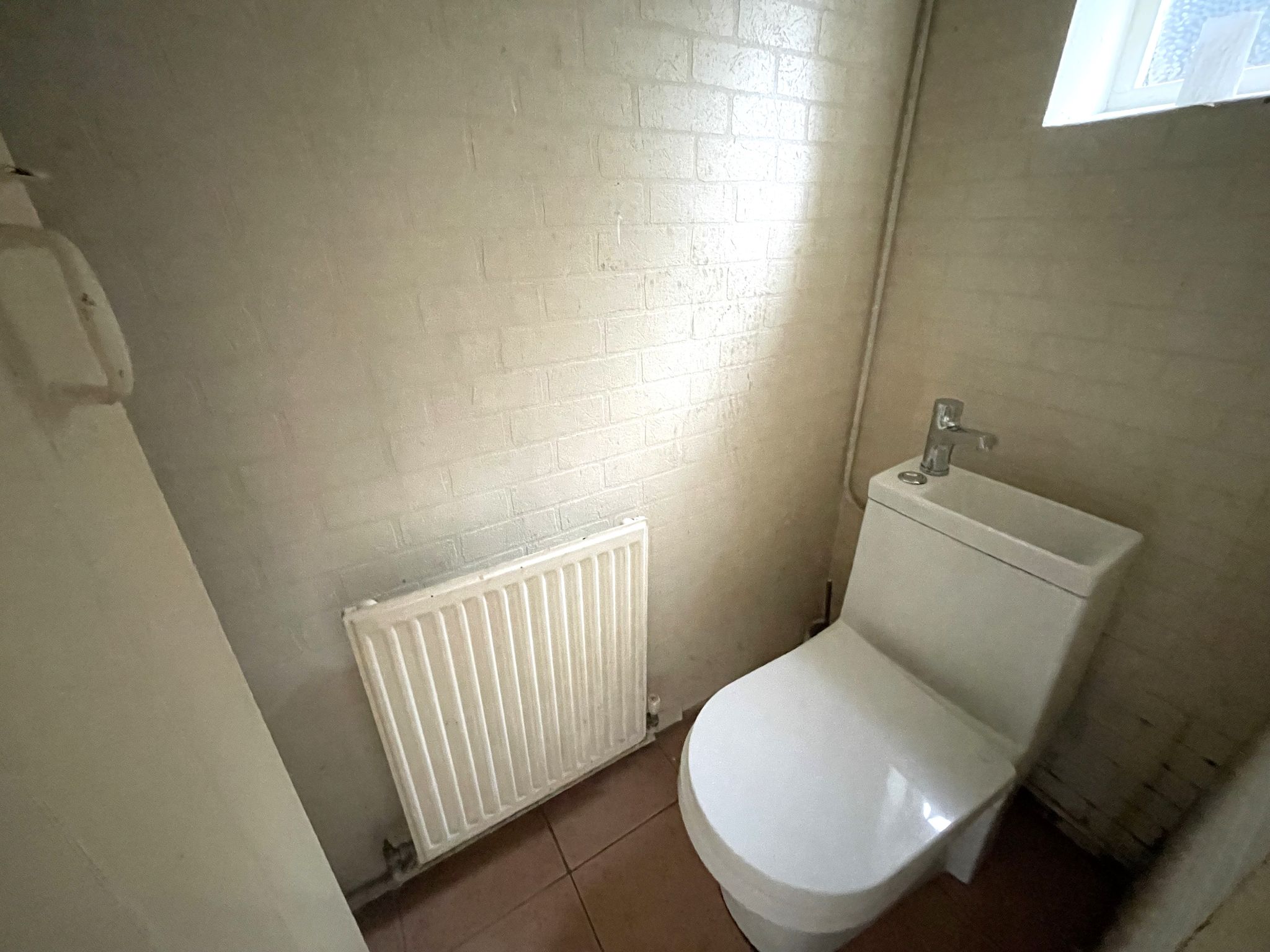 3 bedroom mid terraced house For Sale in Manchester - Photograph 5.