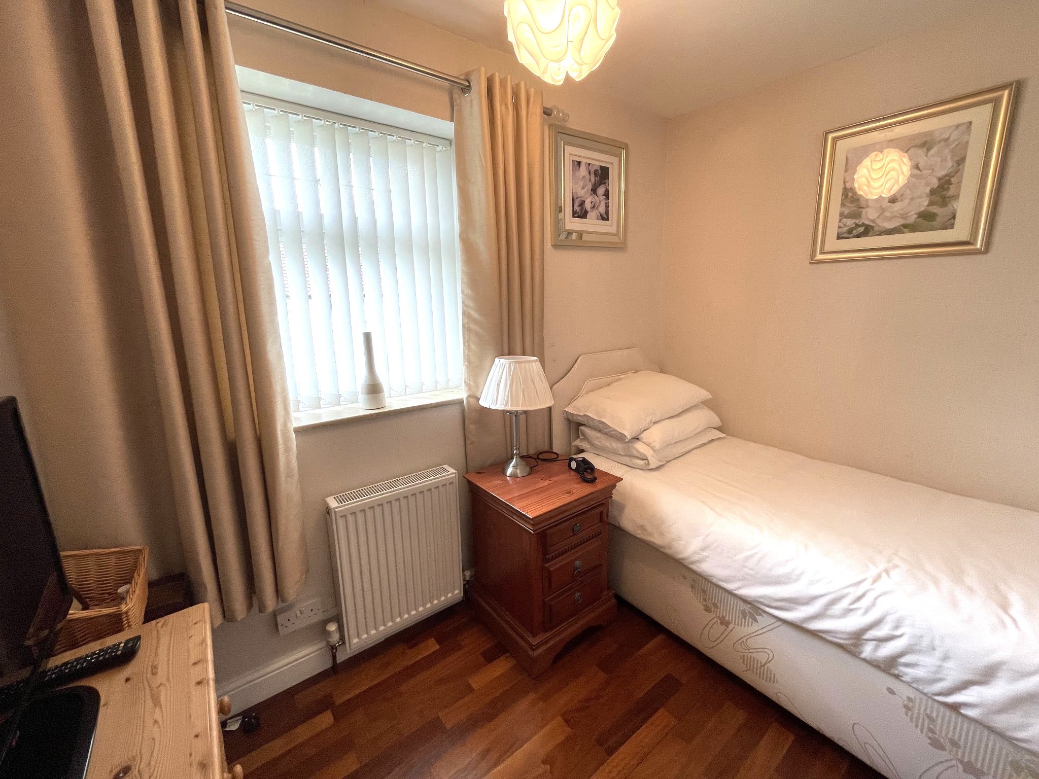 4 bedroom mid terraced house For Sale in Manchester - Photograph 18.