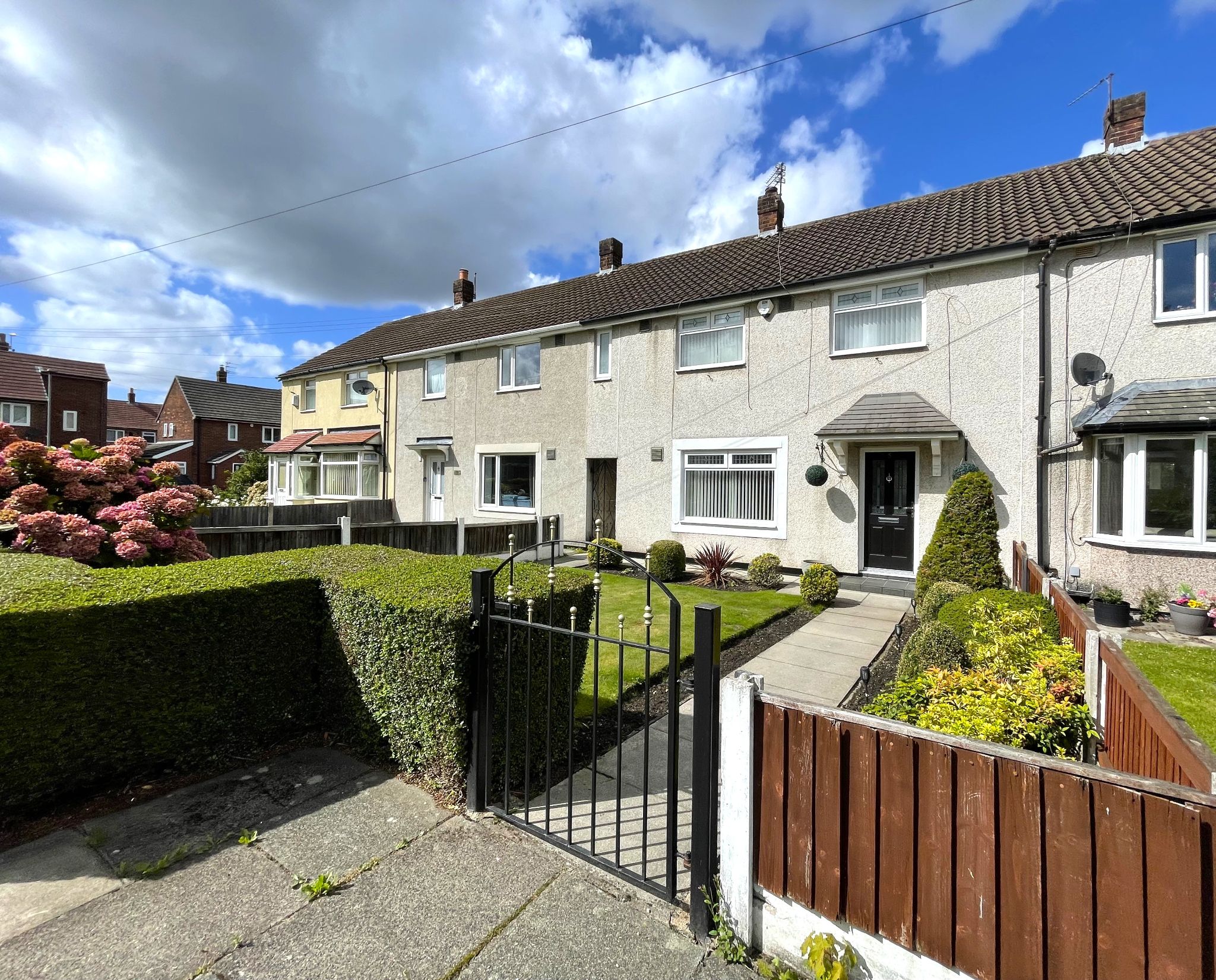 4 bedroom mid terraced house For Sale in Manchester - Photograph 2.
