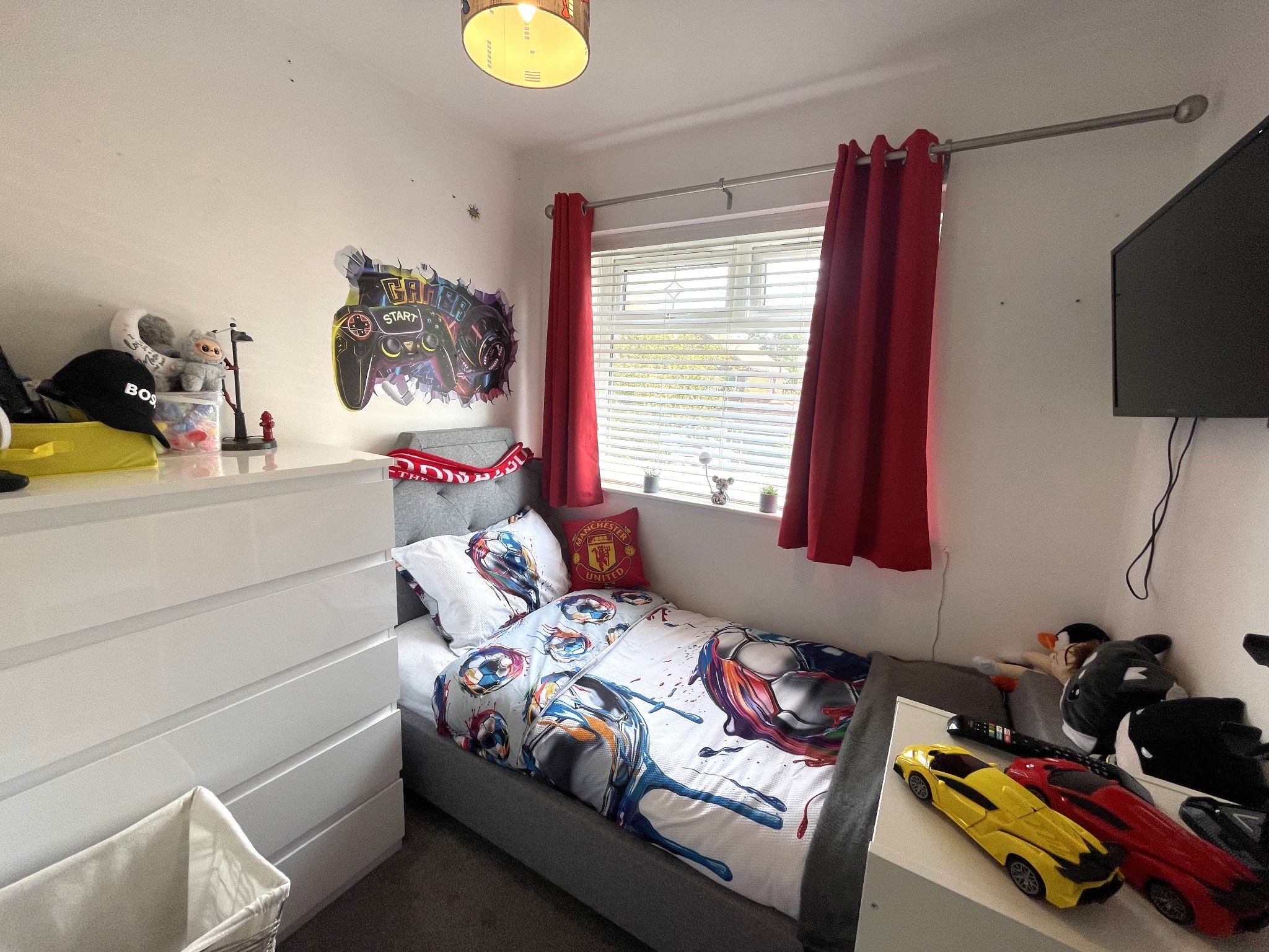 3 bedroom semi-detached house For Sale in Manchester - Photograph 14.