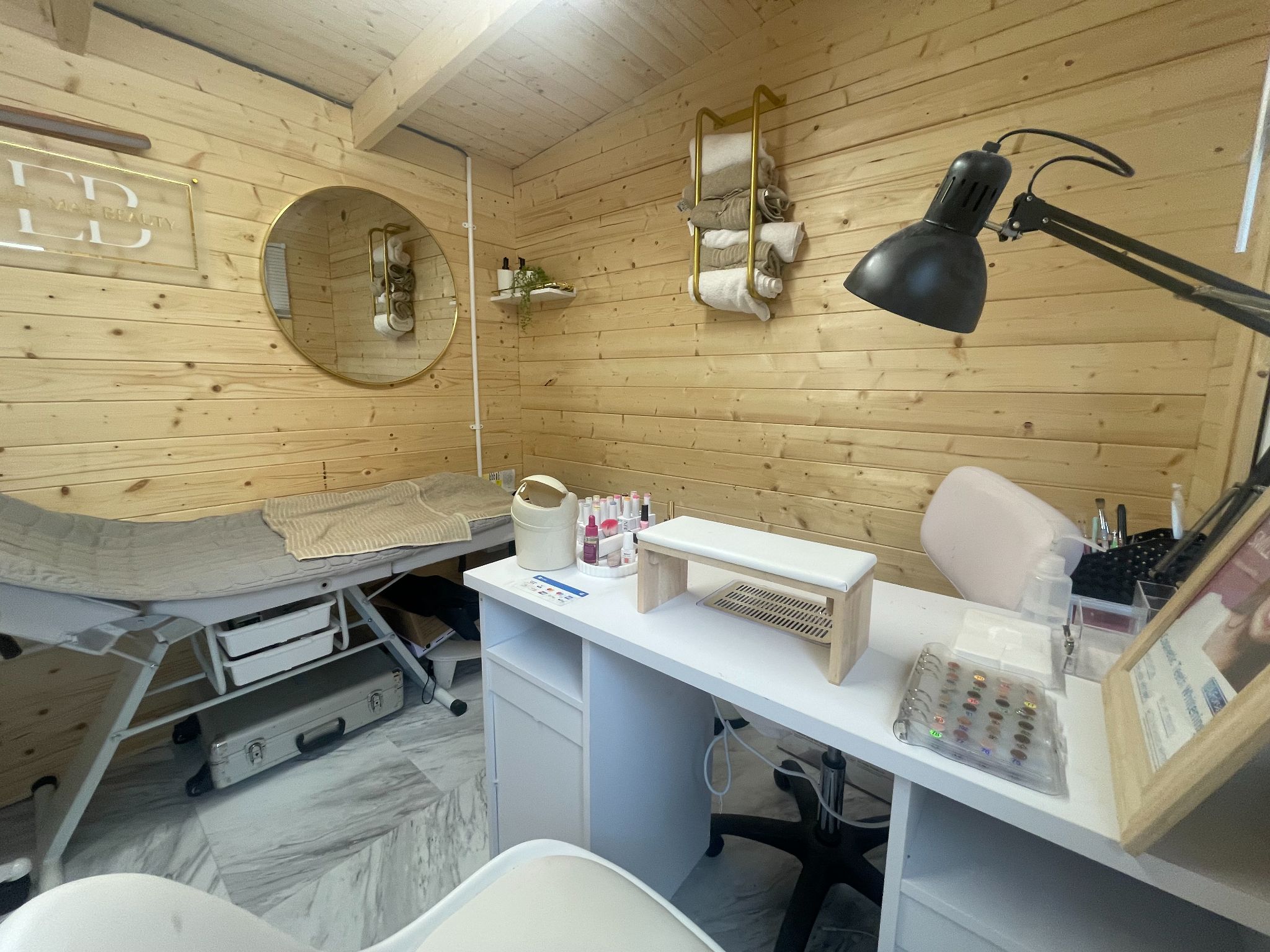 3 bedroom semi-detached house For Sale in Manchester - Photograph 17.