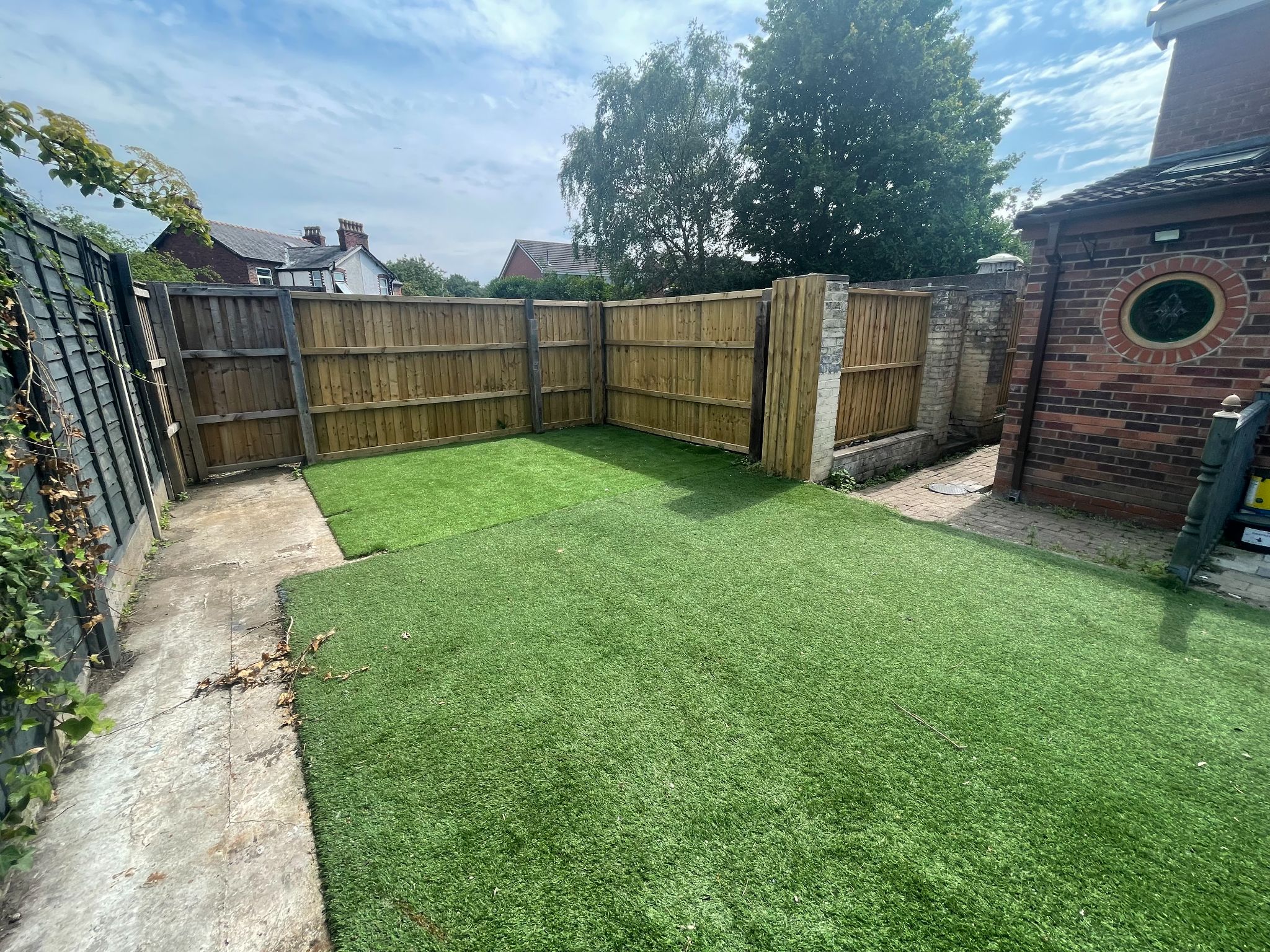 3 bedroom semi-detached house For Sale in Manchester - Photograph 16.