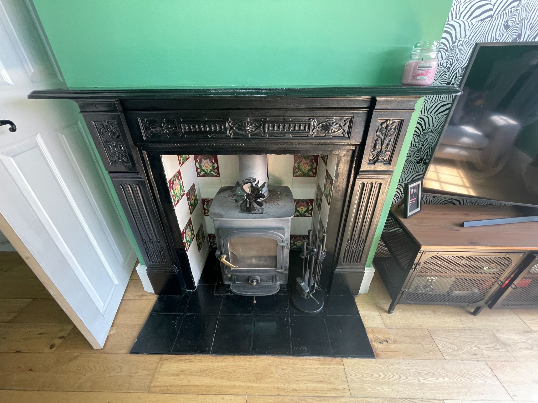 3 bedroom end terraced house For Sale in Manchester - Photograph 4.