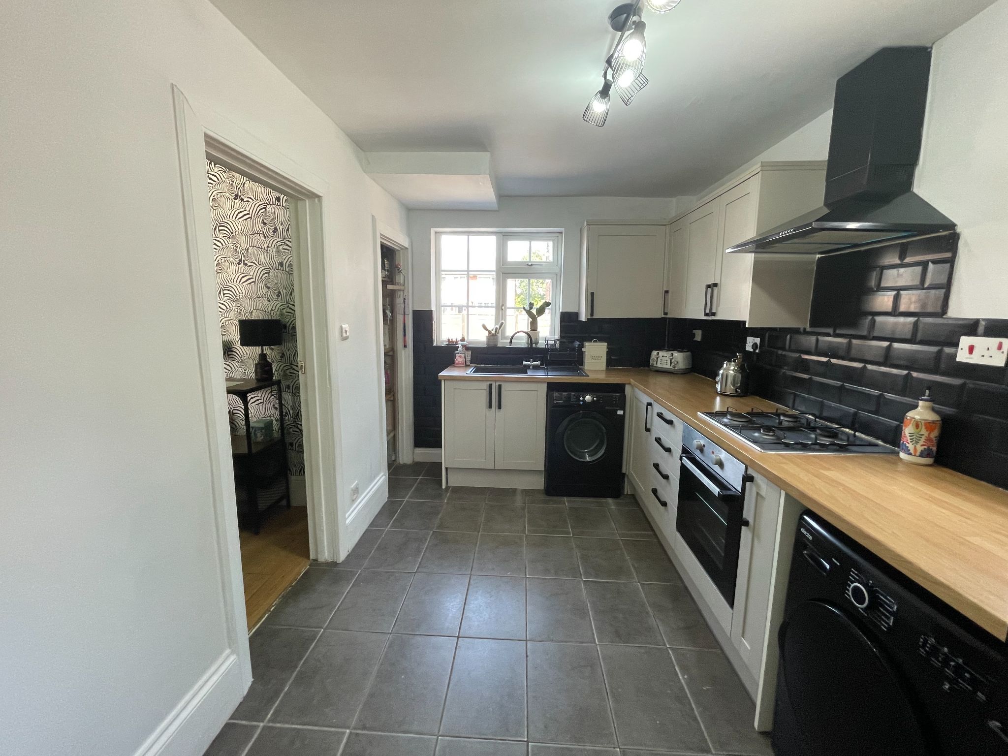 3 bedroom end terraced house For Sale in Manchester - Photograph 6.