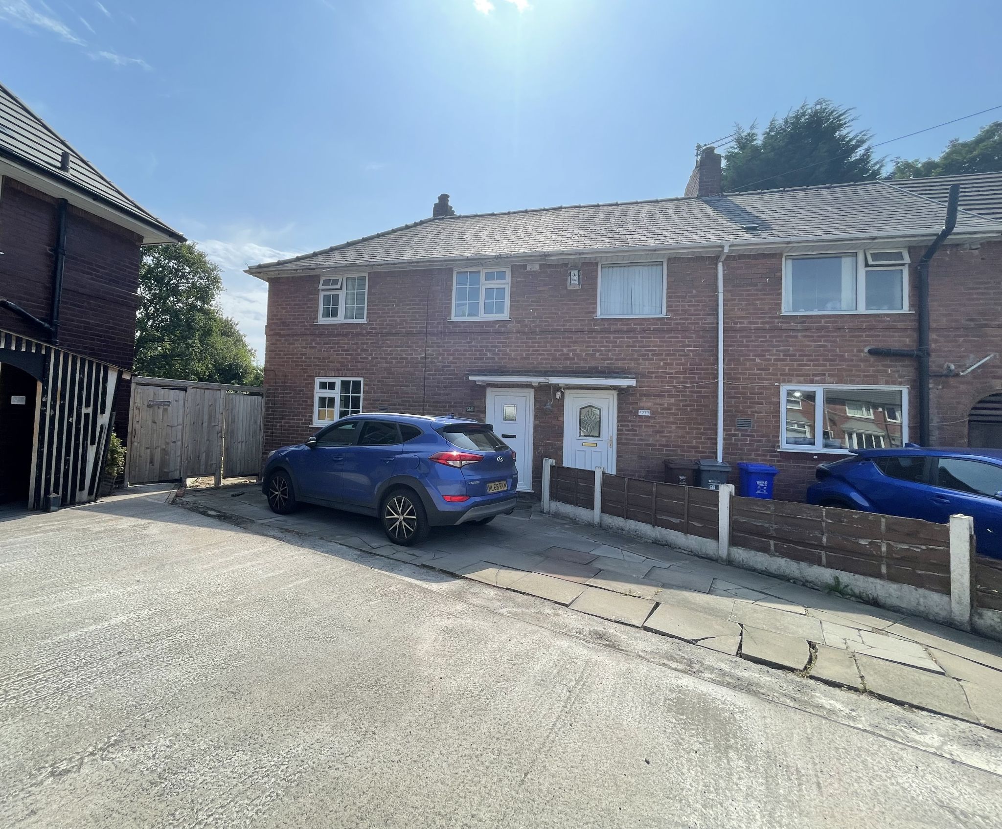 3 bedroom end terraced house For Sale in Manchester - Property photograph.