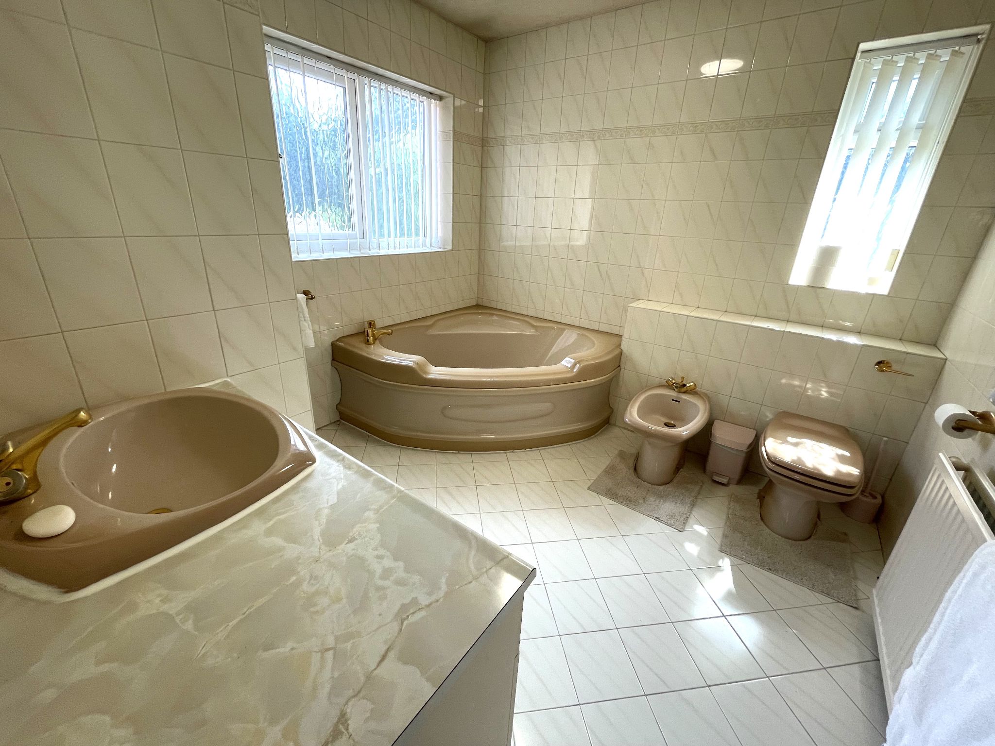 4 bedroom detached house For Sale in Manchester - Photograph 19.