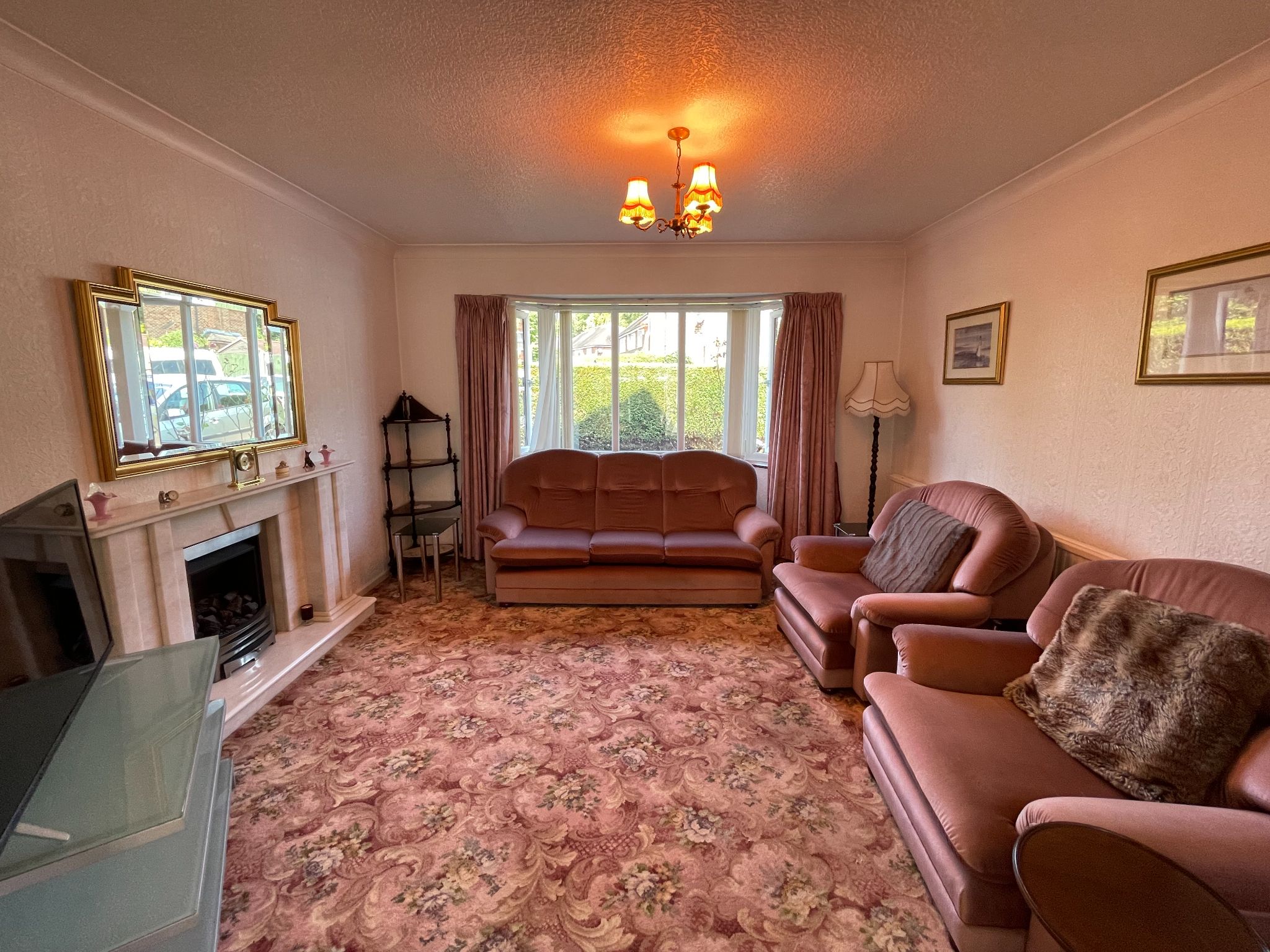4 bedroom detached house For Sale in Manchester - Photograph 4.