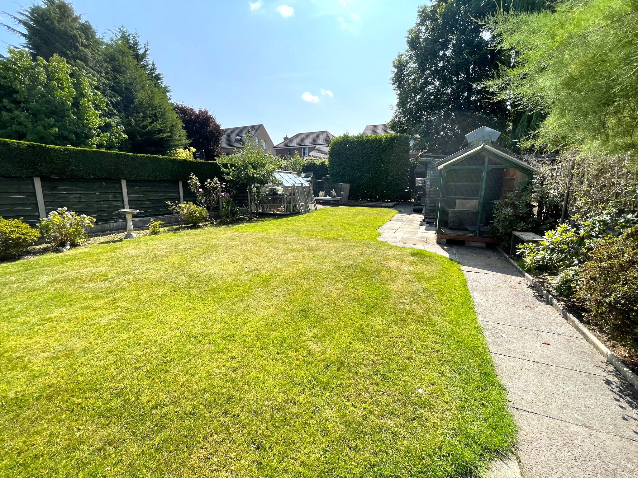 4 bedroom detached house For Sale in Manchester - Photograph 25.
