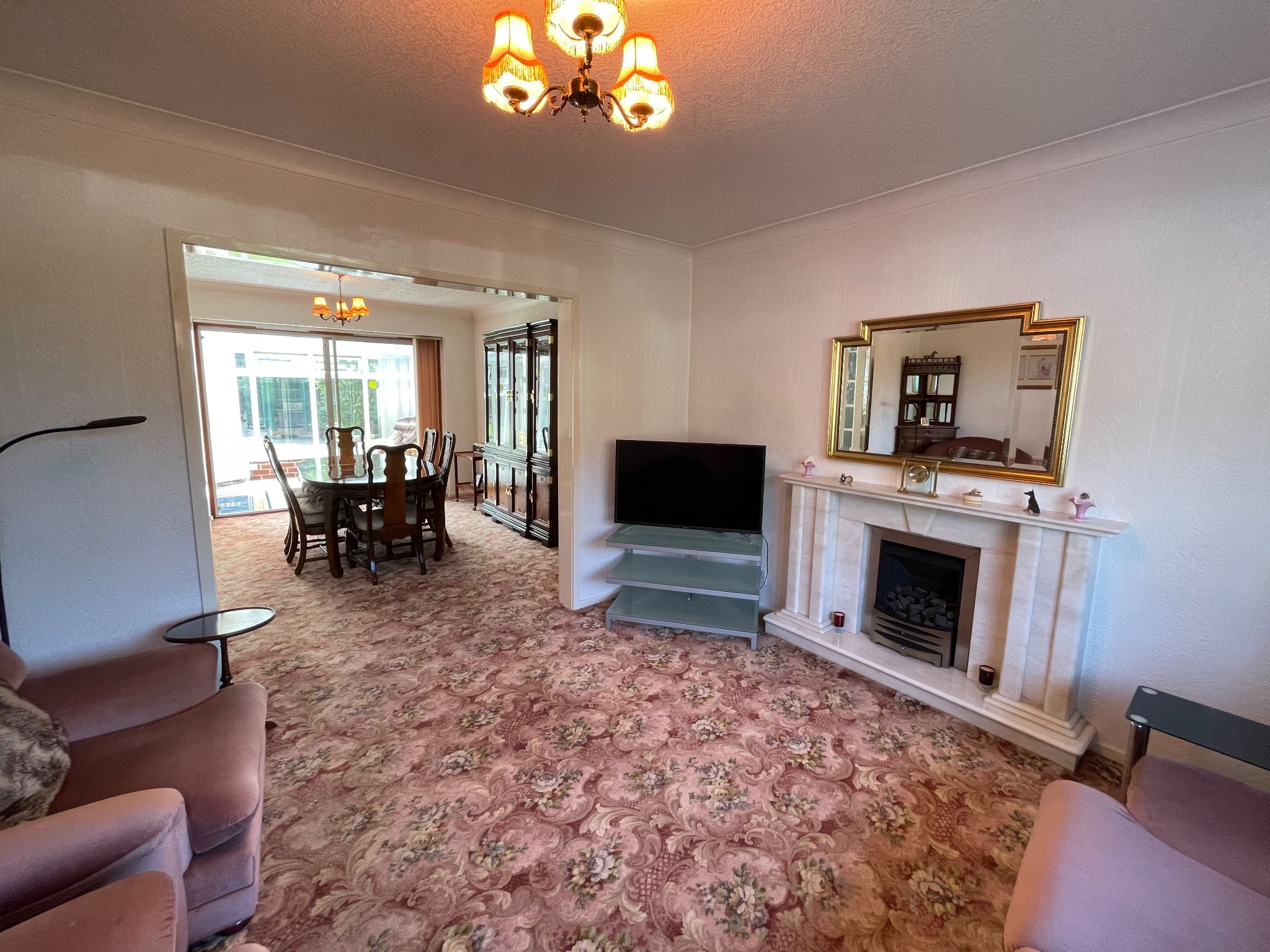 4 bedroom detached house For Sale in Manchester - Photograph 3.