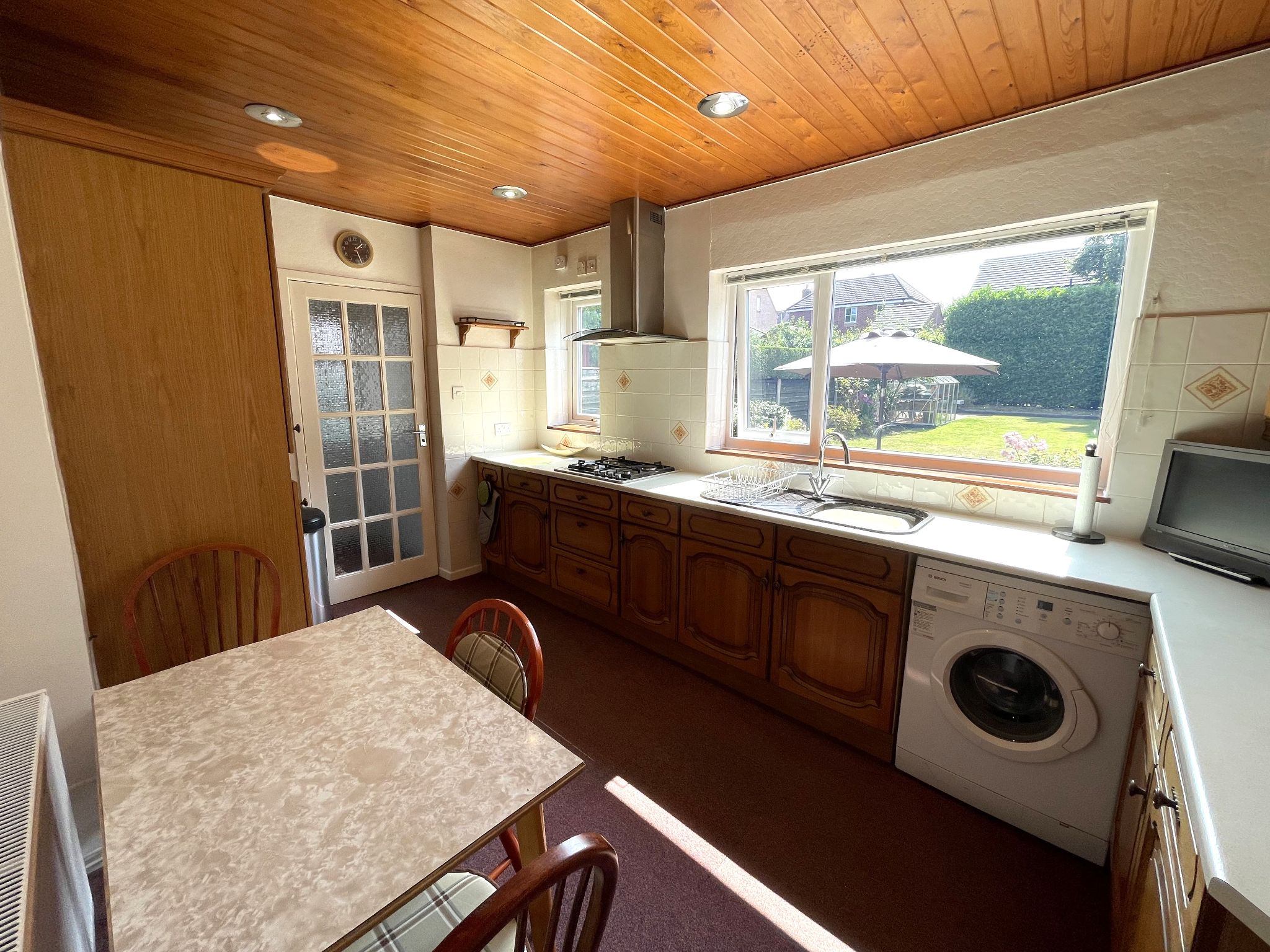 4 bedroom detached house For Sale in Manchester - Photograph 9.