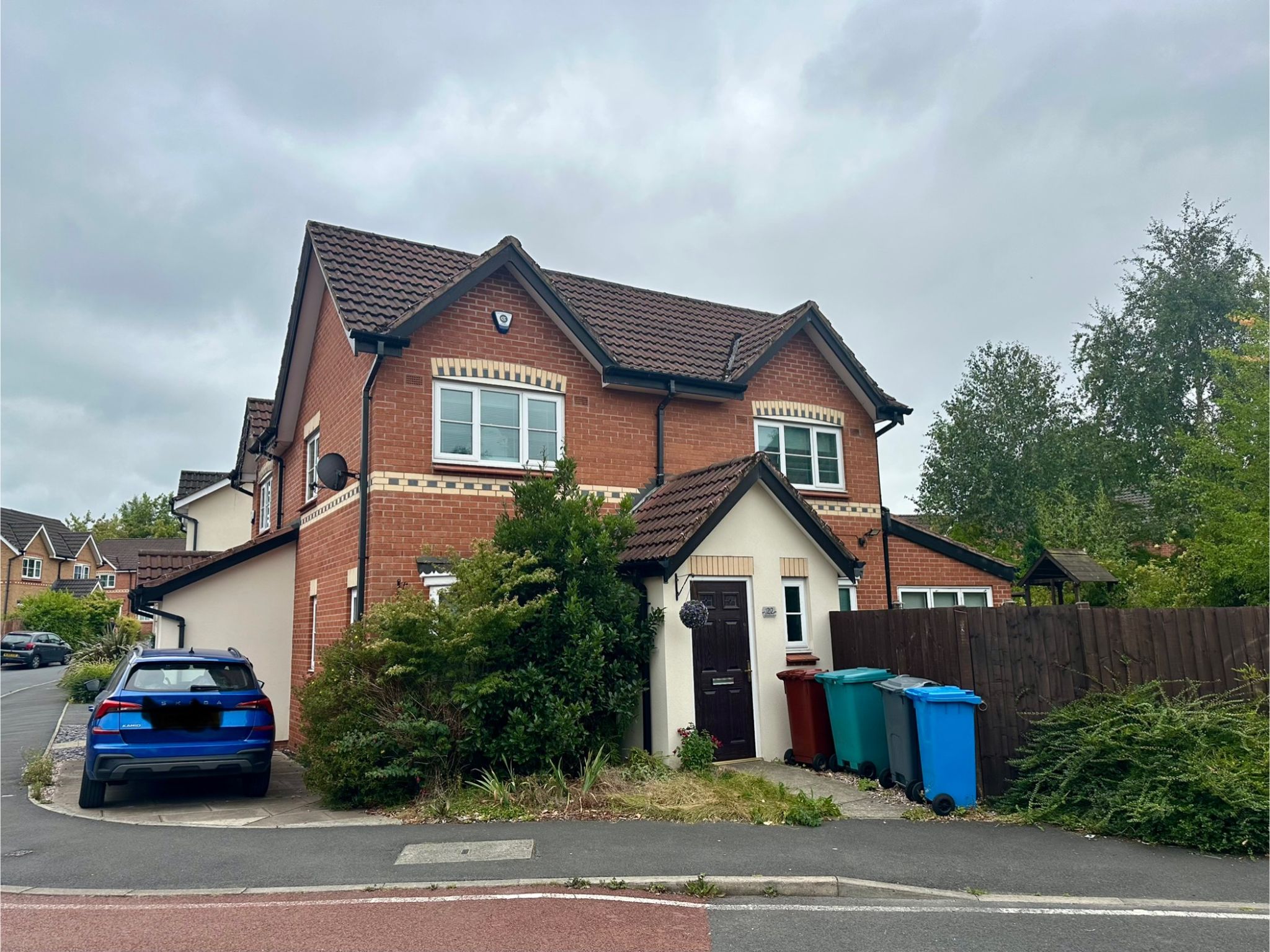 2 bedroom semi-detached house To Let in Manchester - Property photograph.