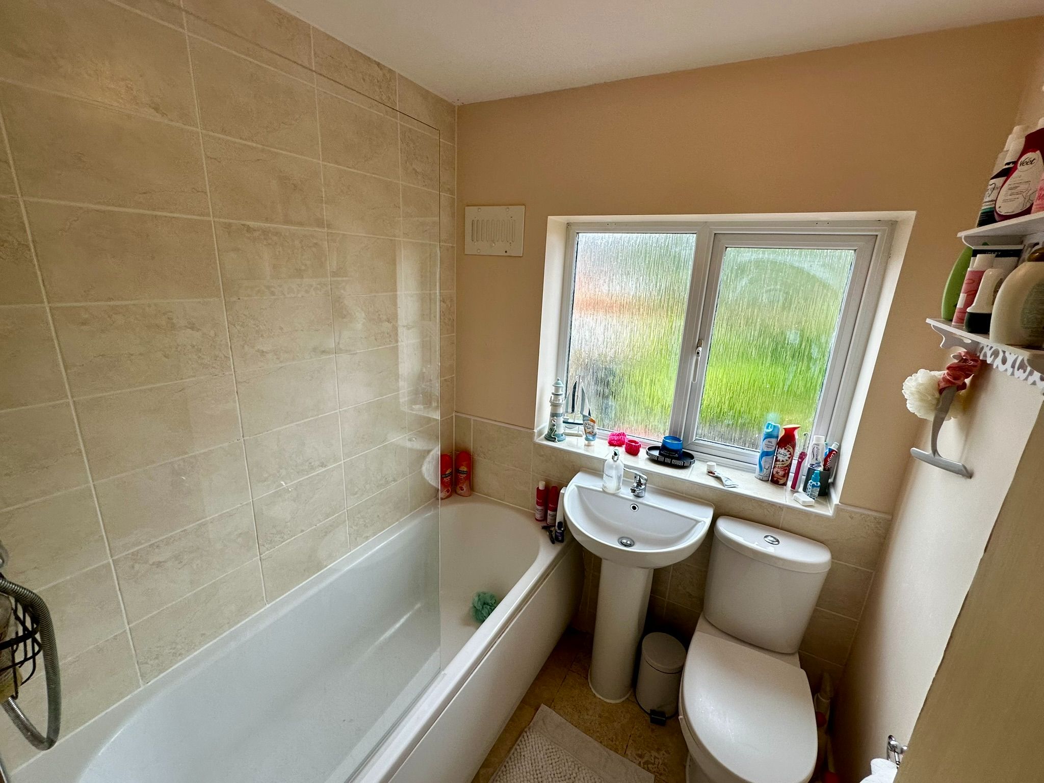 2 bedroom semi-detached house To Let in Manchester - Photograph 9.