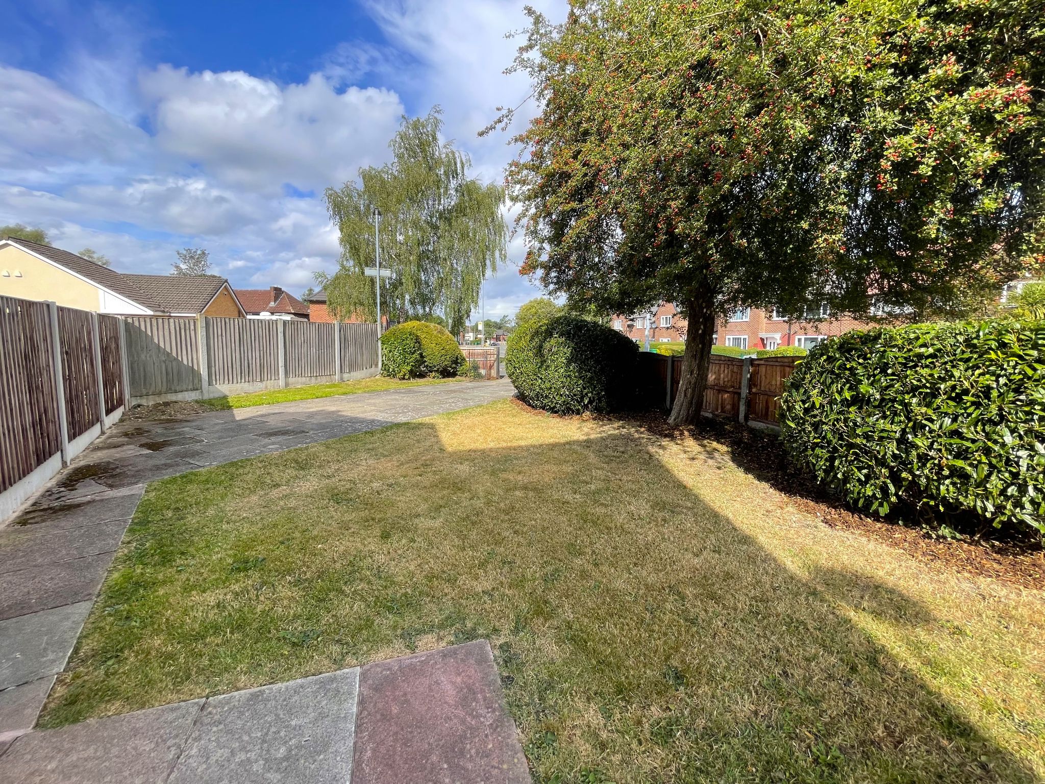 3 bedroom end terraced house For Sale in Manchester - Photograph 6.