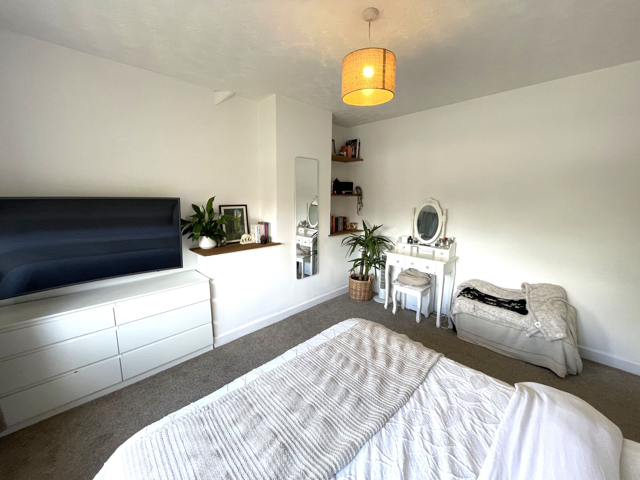 3 bedroom end terraced house For Sale in Manchester - Photograph 9.