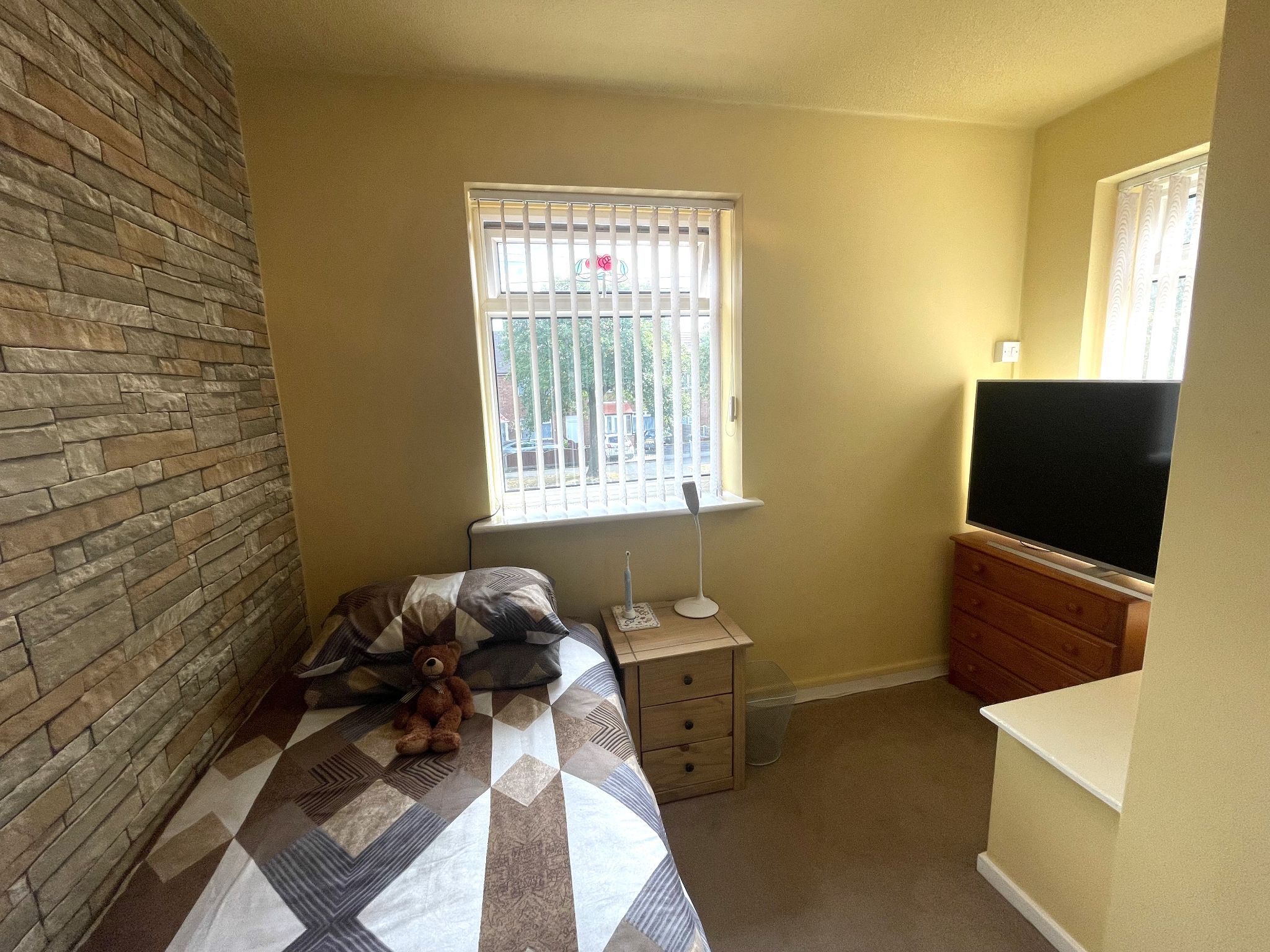 3 bedroom semi-detached house For Sale in Manchester - Photograph 23.