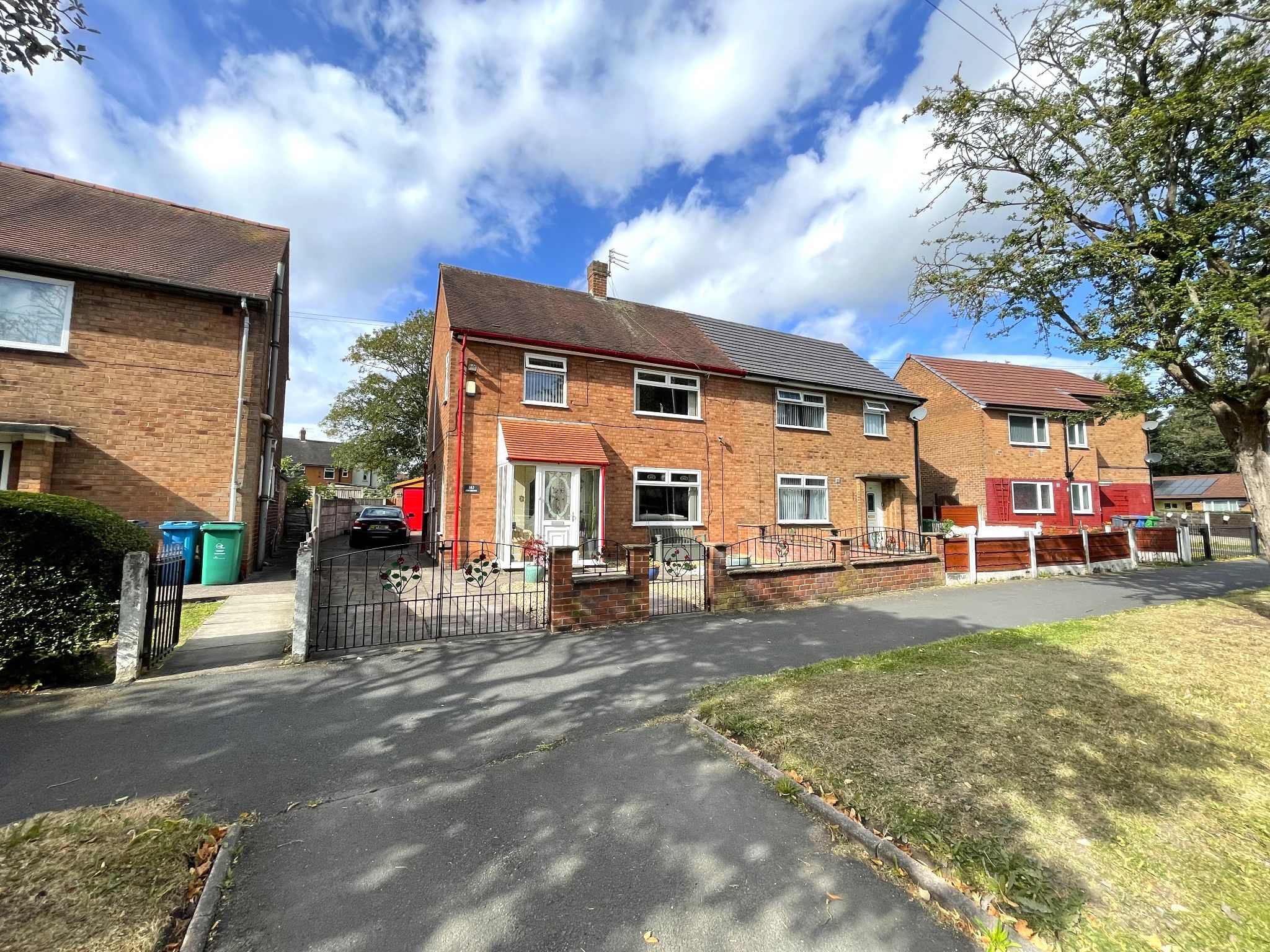 3 bedroom semi-detached house For Sale in Manchester - Photograph 1.