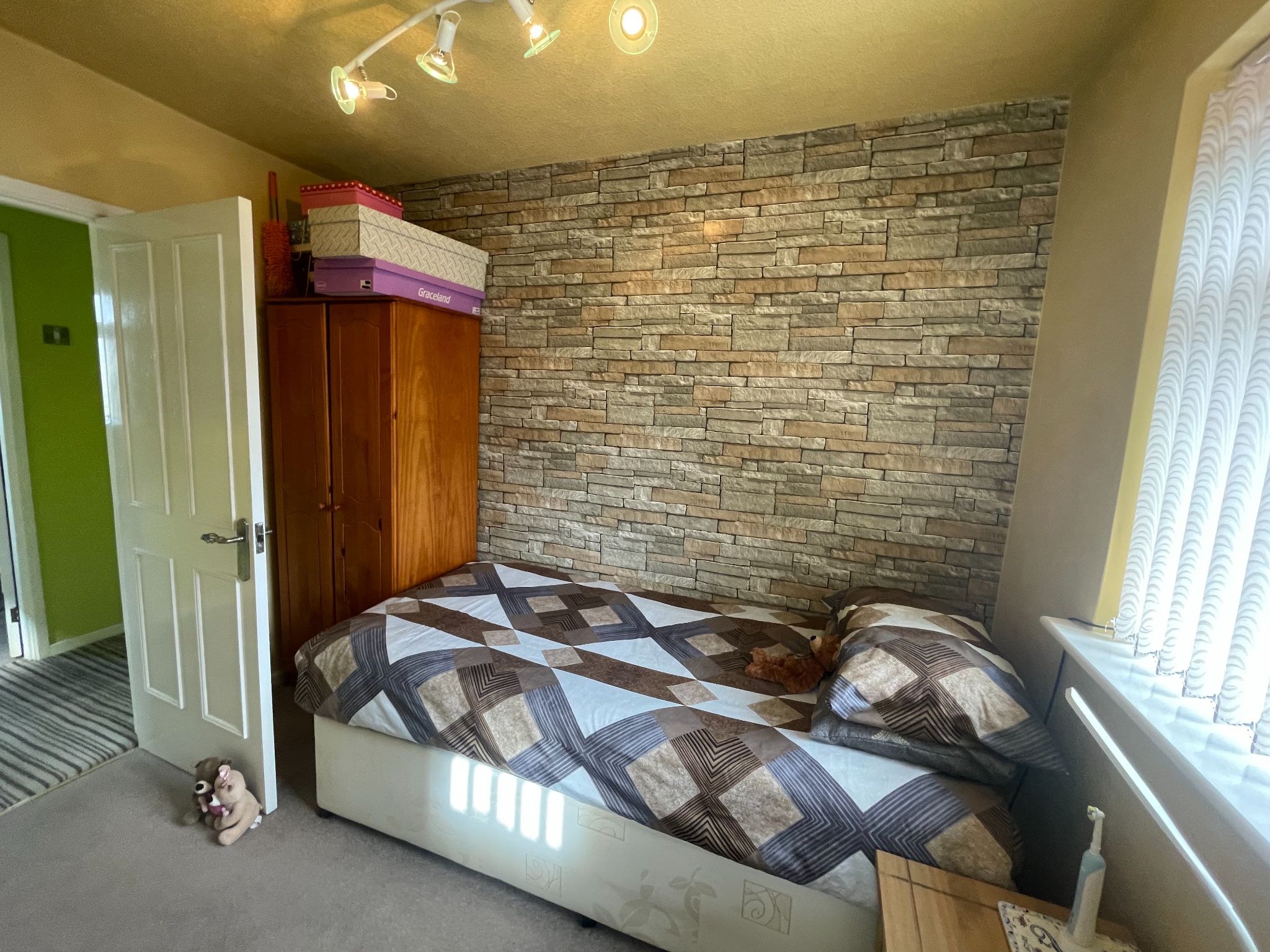 3 bedroom semi-detached house For Sale in Manchester - Photograph 22.