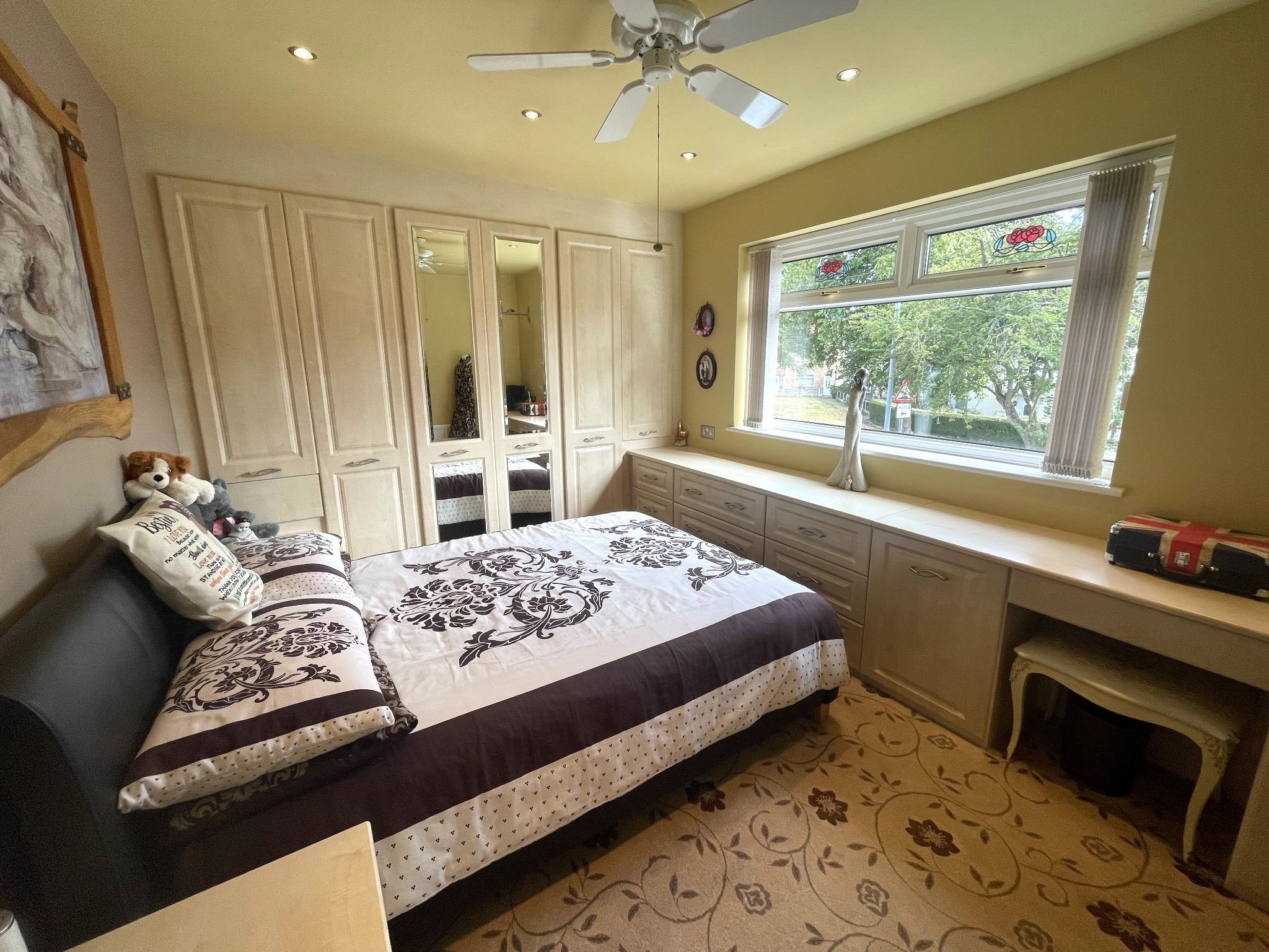 3 bedroom semi-detached house For Sale in Manchester - Photograph 17.