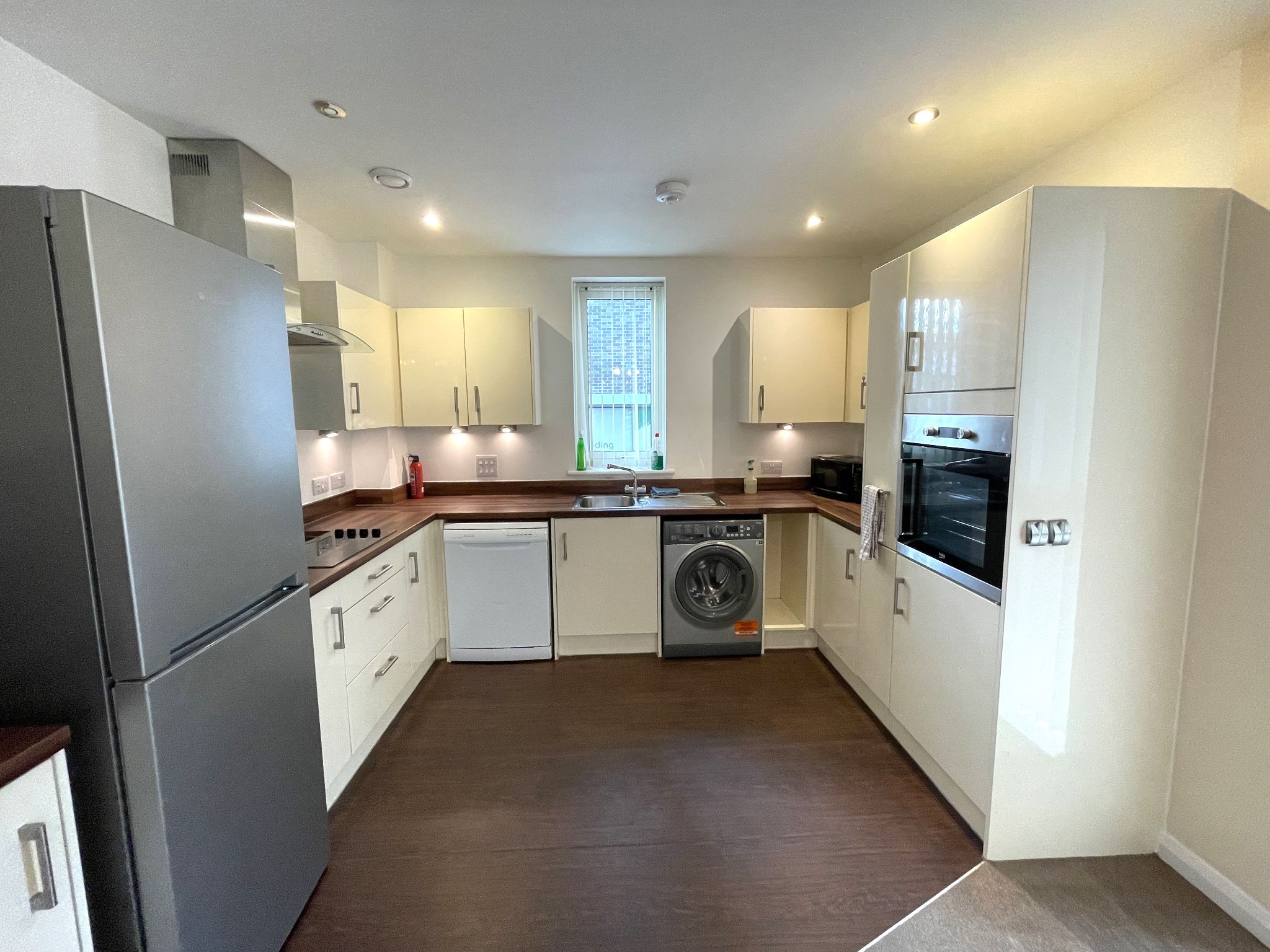 2 bedroom ground floor flat/apartment For Sale in Manchester - Photograph 4.