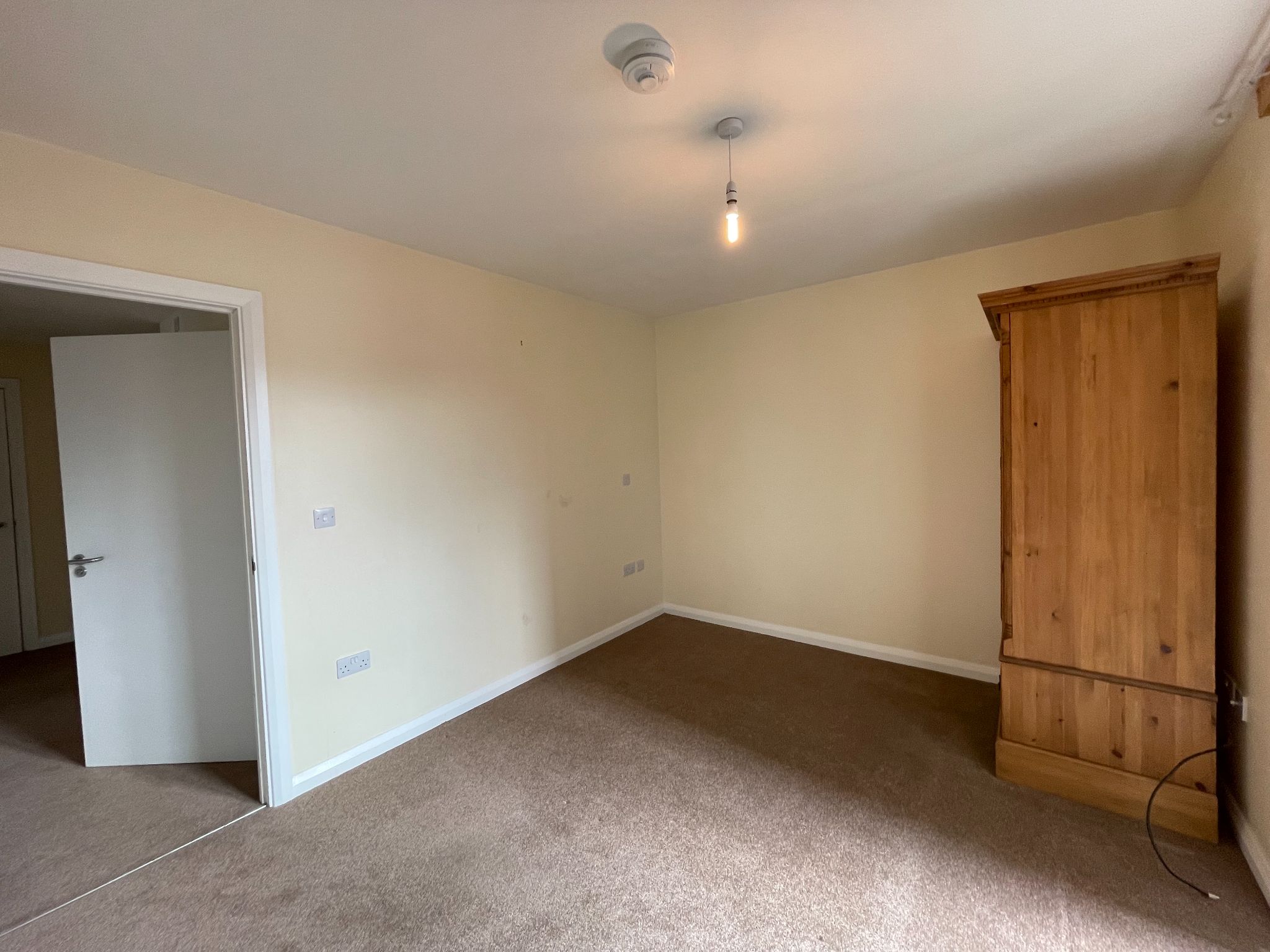 2 bedroom ground floor flat/apartment For Sale in Manchester - Photograph 8.