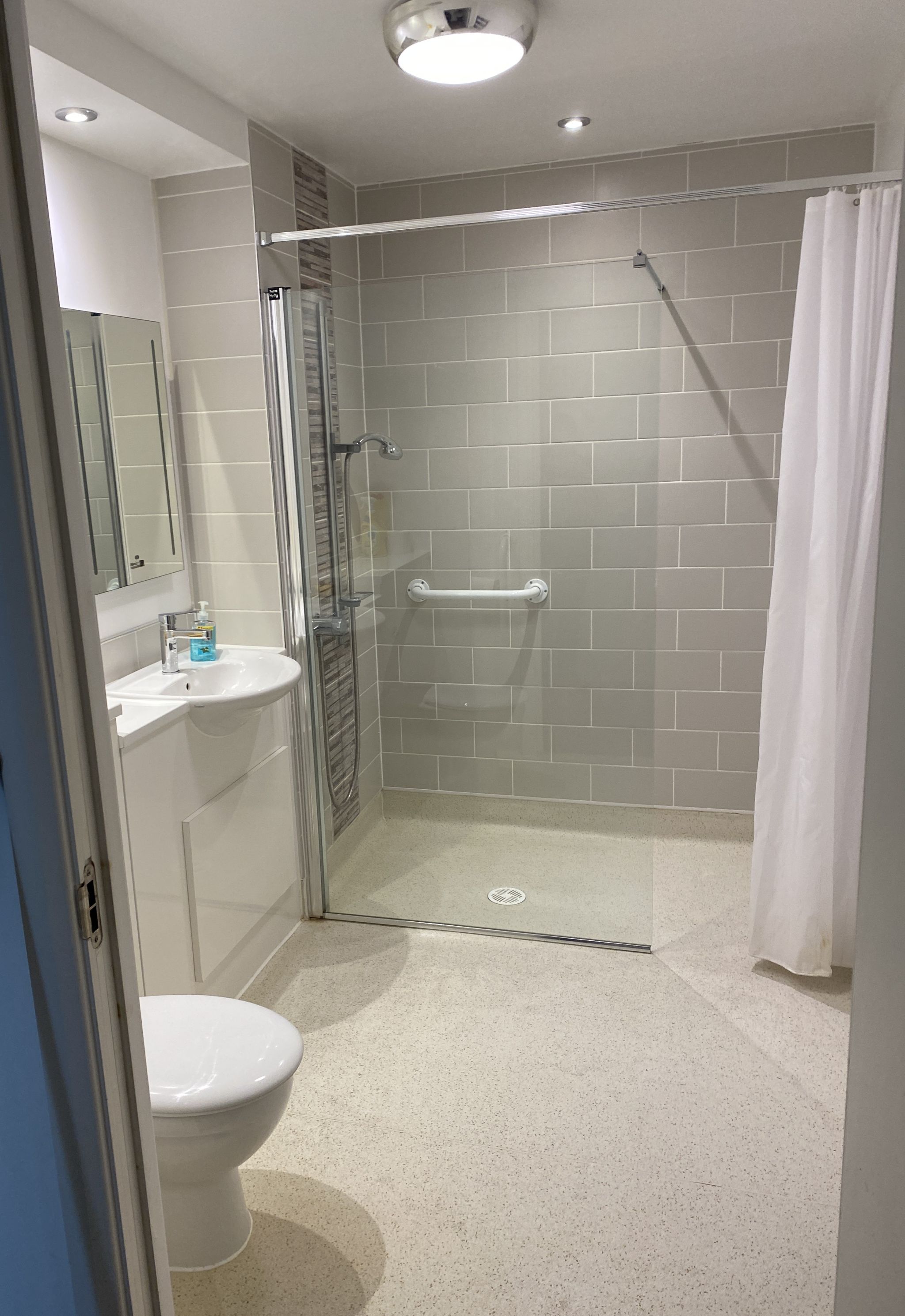 2 bedroom ground floor flat/apartment For Sale in Manchester - Photograph 11.