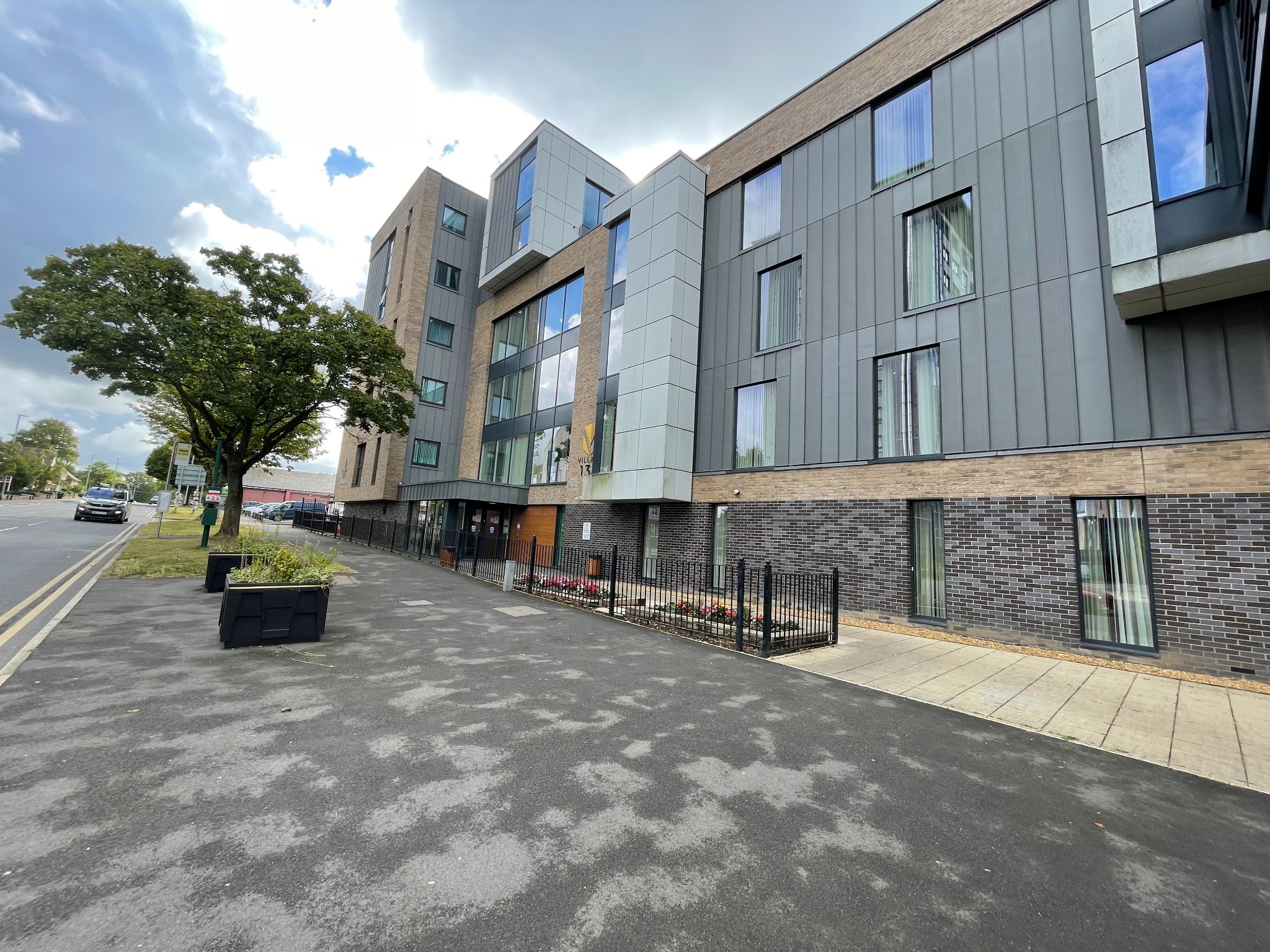 2 bedroom ground floor flat/apartment For Sale in Manchester - Photograph 16.