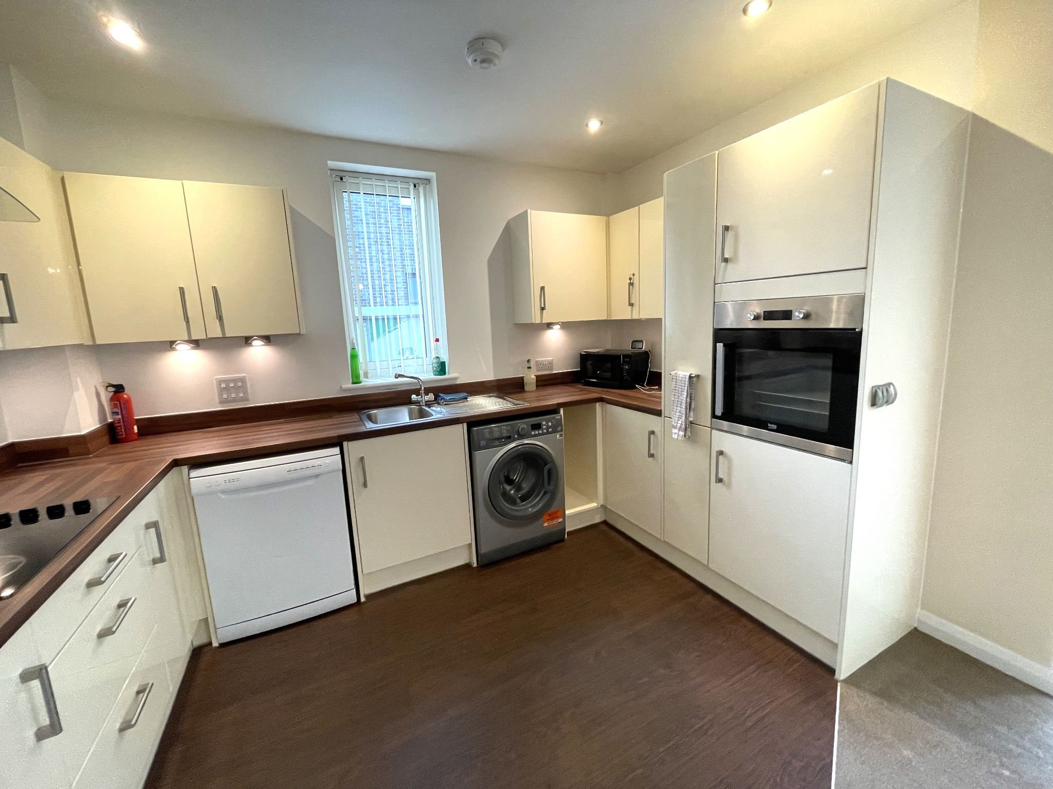 2 bedroom ground floor flat/apartment For Sale in Manchester - Photograph 6.