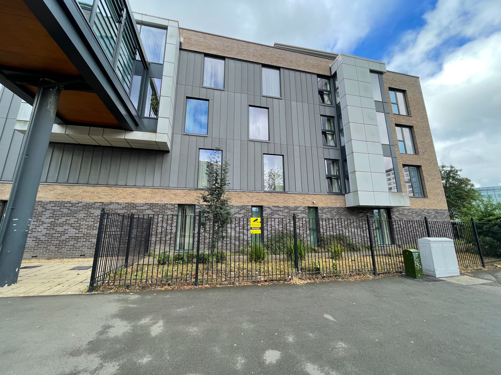 2 bedroom ground floor flat/apartment For Sale in Manchester - Photograph 15.