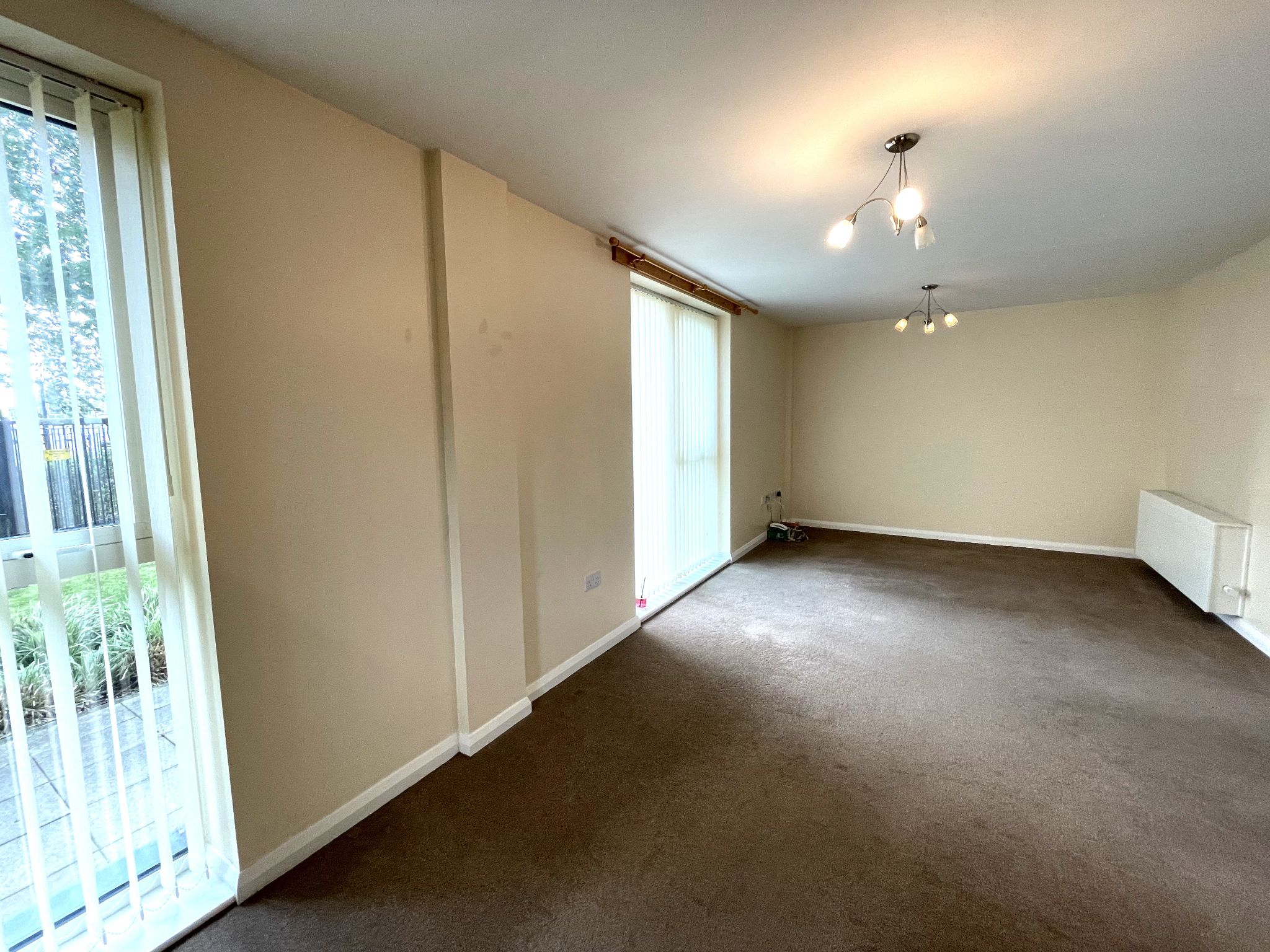 2 bedroom ground floor flat/apartment For Sale in Manchester - Property photograph.