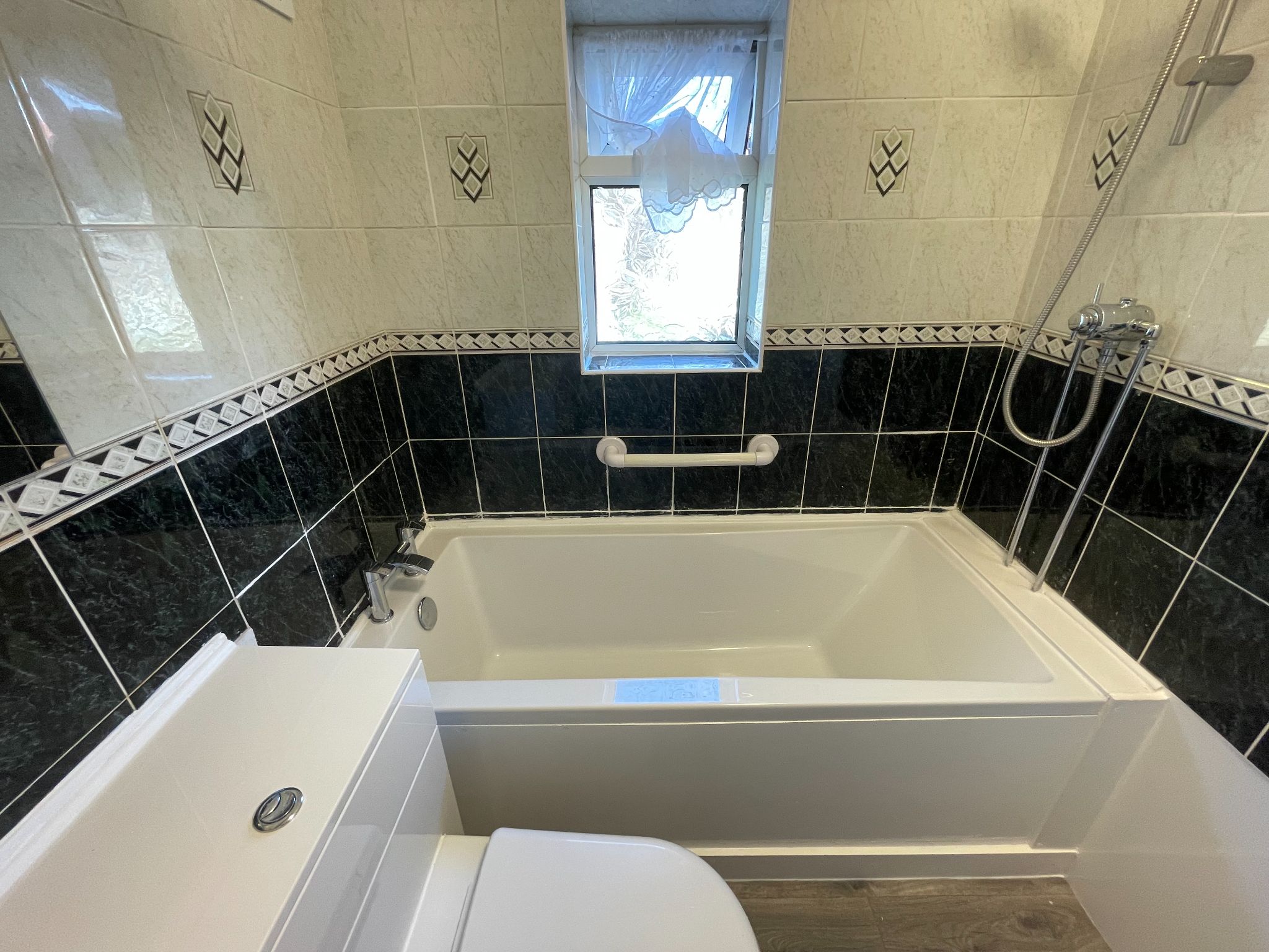 3 bedroom end terraced house For Sale in Manchester - Photograph 19.