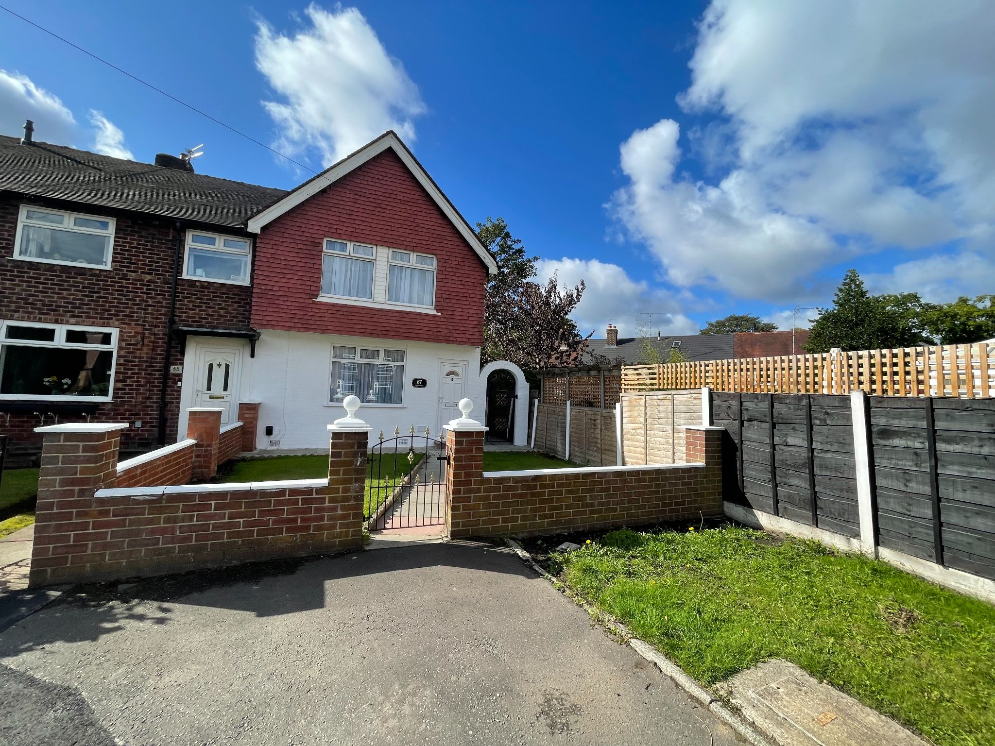 3 bedroom end terraced house For Sale in Manchester - Property photograph.