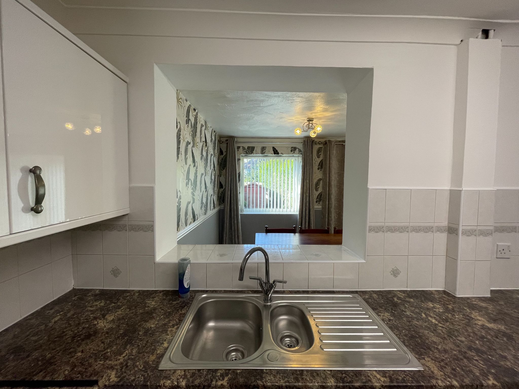 3 bedroom end terraced house For Sale in Manchester - Photograph 7.