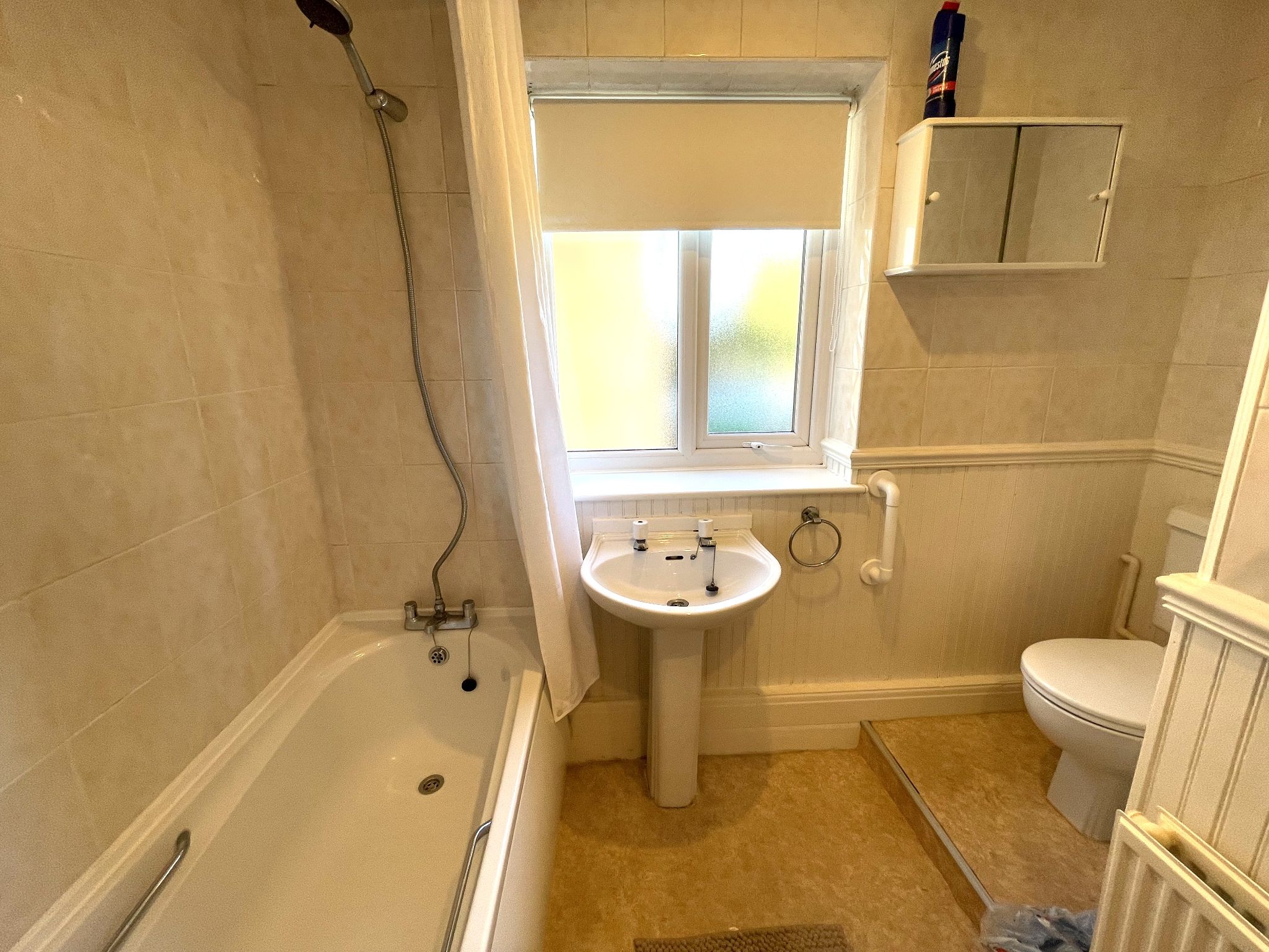 3 bedroom semi-detached house For Sale in Manchester - Photograph 16.