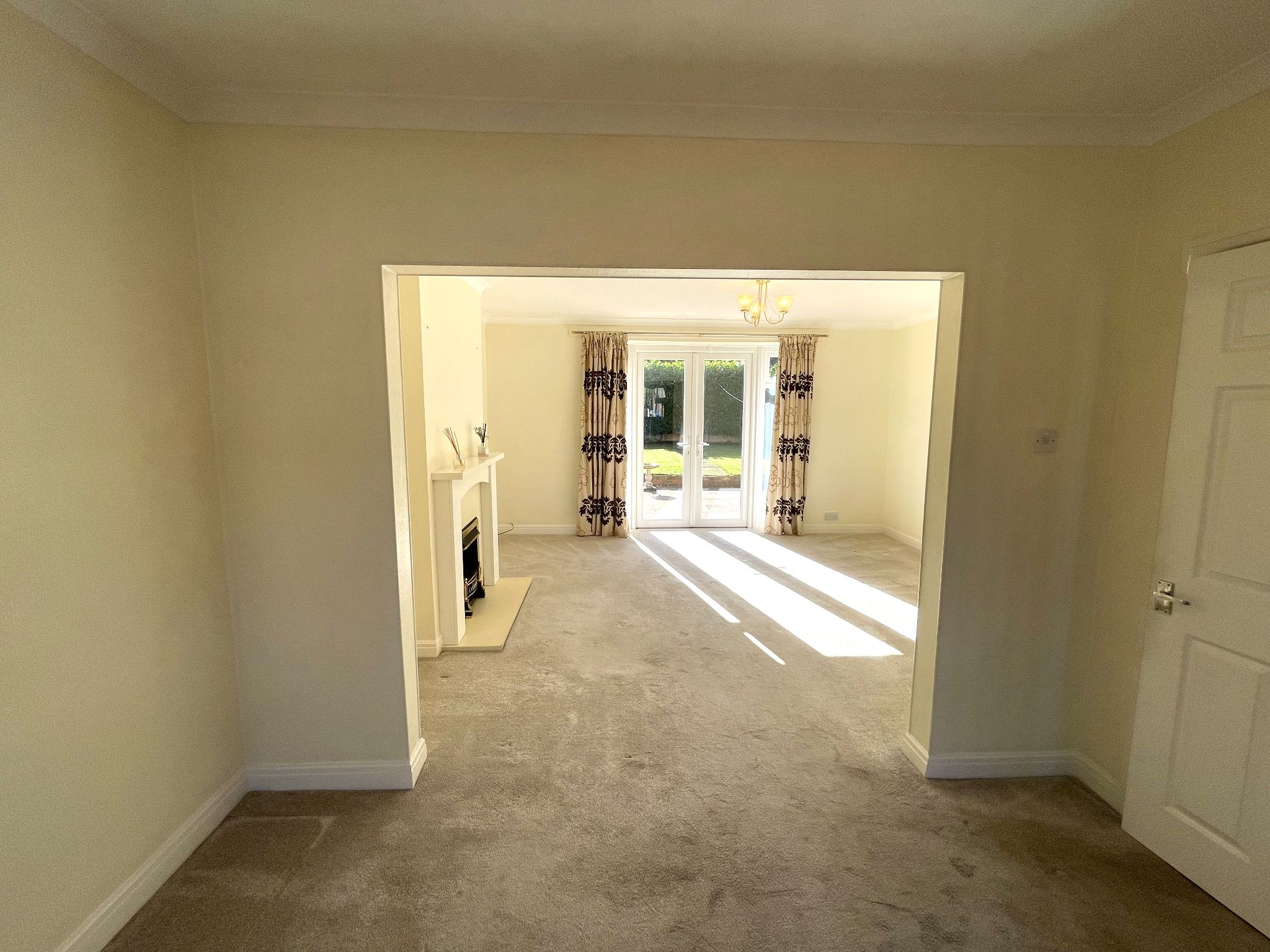 3 bedroom semi-detached house For Sale in Manchester - Photograph 6.