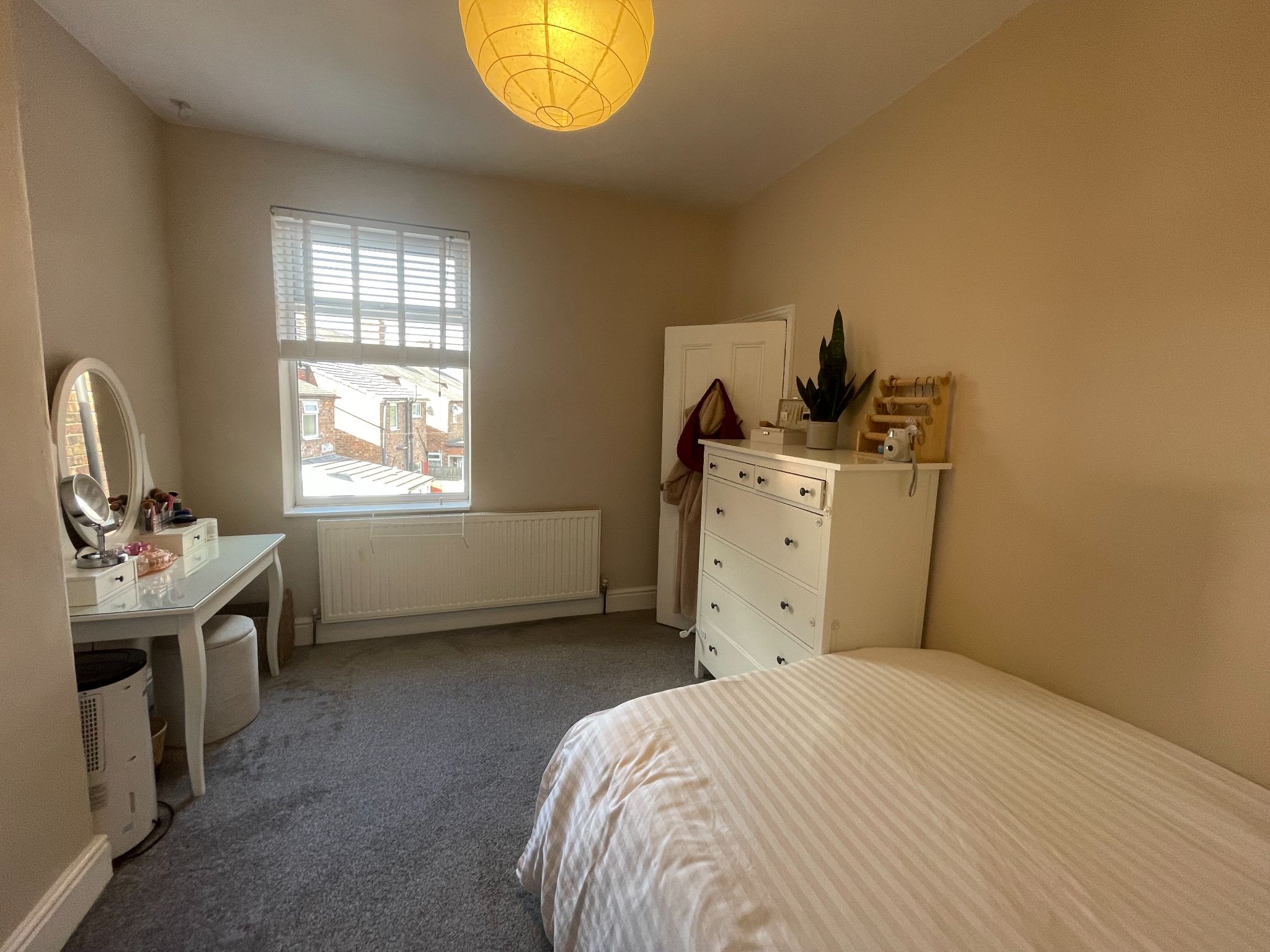 3 bedroom mid terraced house For Sale in Manchester - Photograph 4.