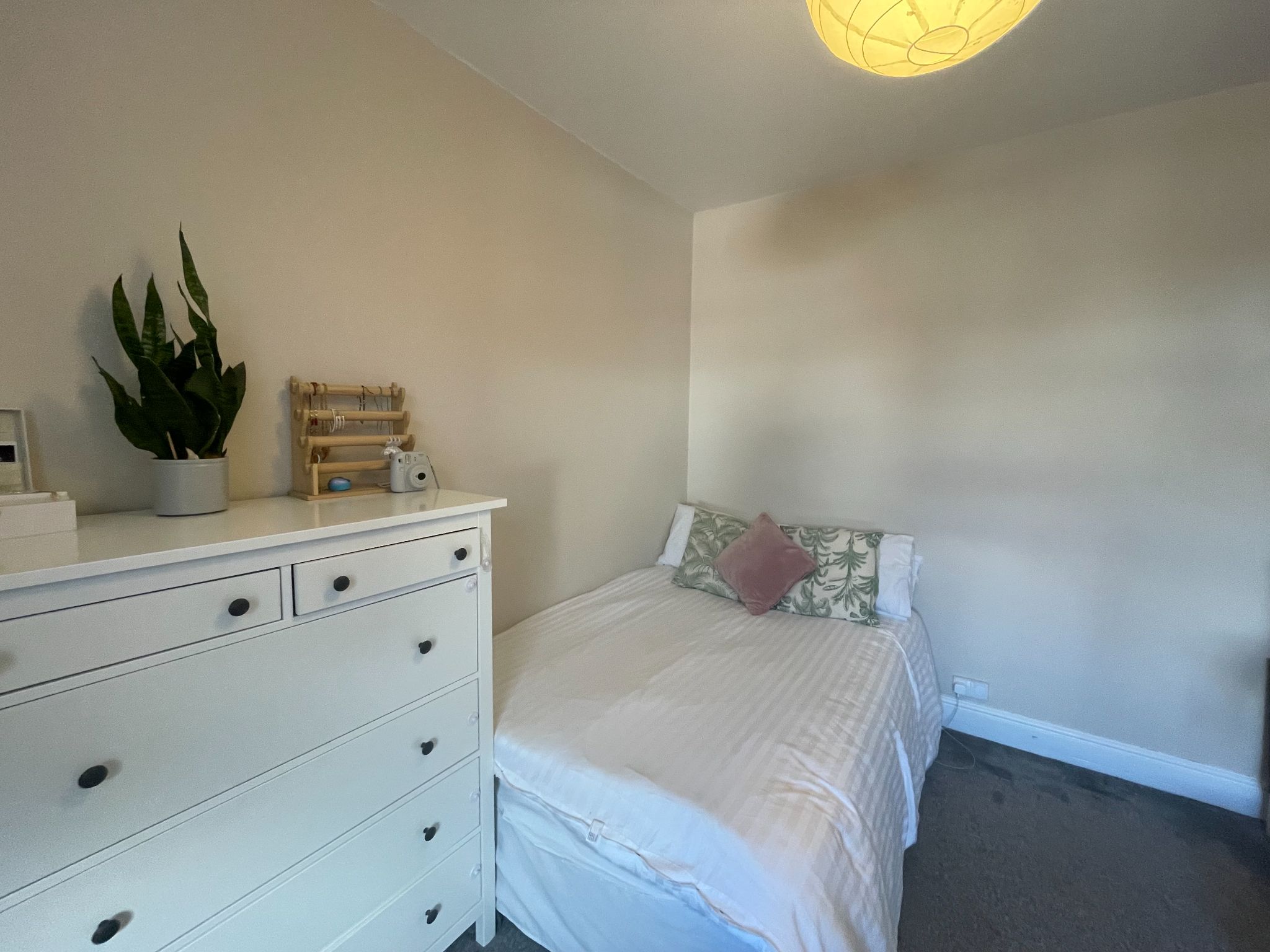 3 bedroom mid terraced house For Sale in Manchester - Photograph 3.