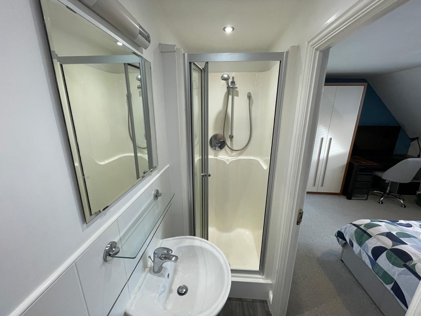 4 bedroom town house For Sale in Manchester - Photograph 16.