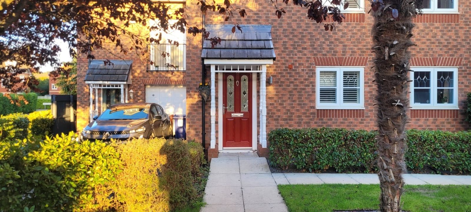 4 bedroom town house For Sale in Manchester - Photograph 2.