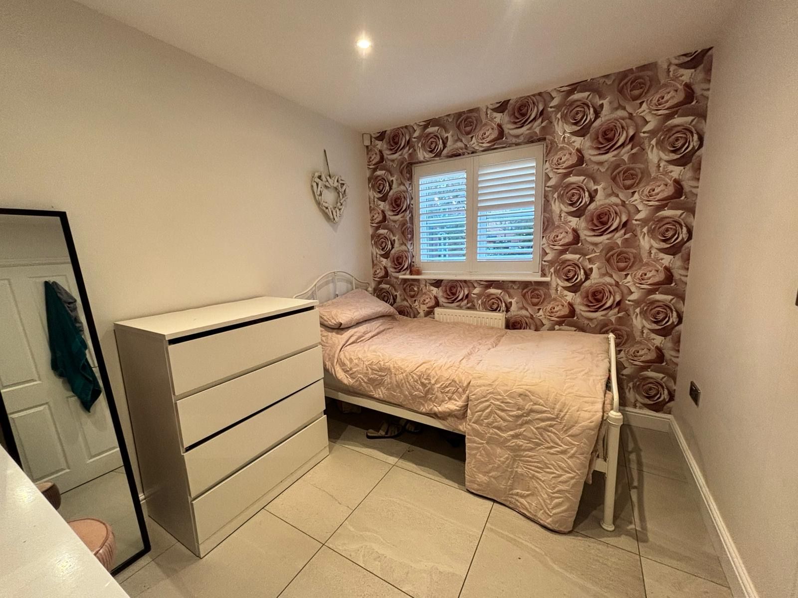 4 bedroom town house For Sale in Manchester - Photograph 13.