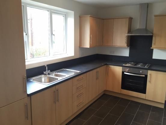 3 bedroom semi-detached house Sale Agreed in Manchester - Photograph 3.