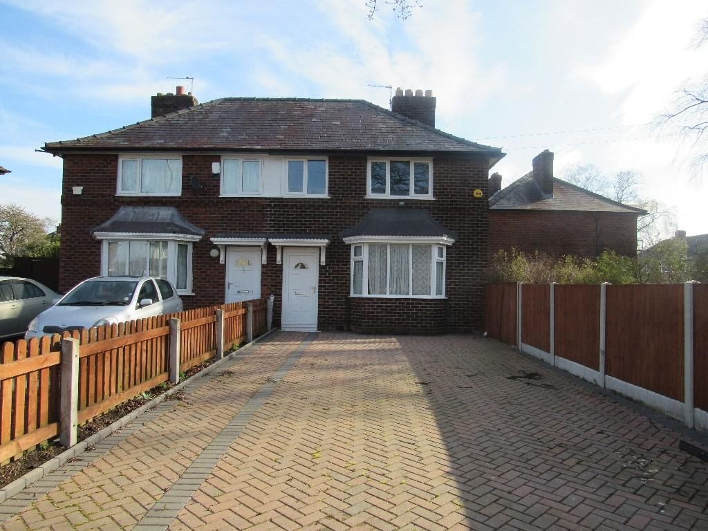 3 bedroom semi-detached house Sale Agreed in Manchester - Photograph 1.