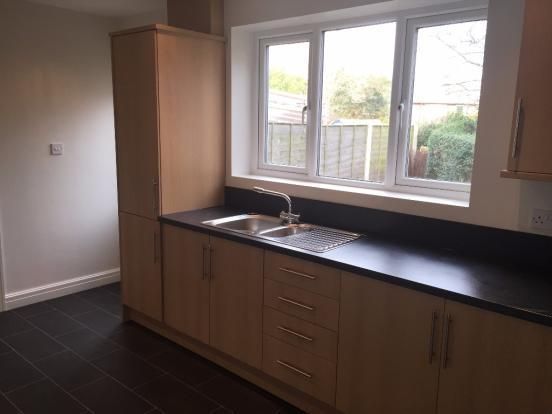 3 bedroom semi-detached house Sale Agreed in Manchester - Photograph 4.