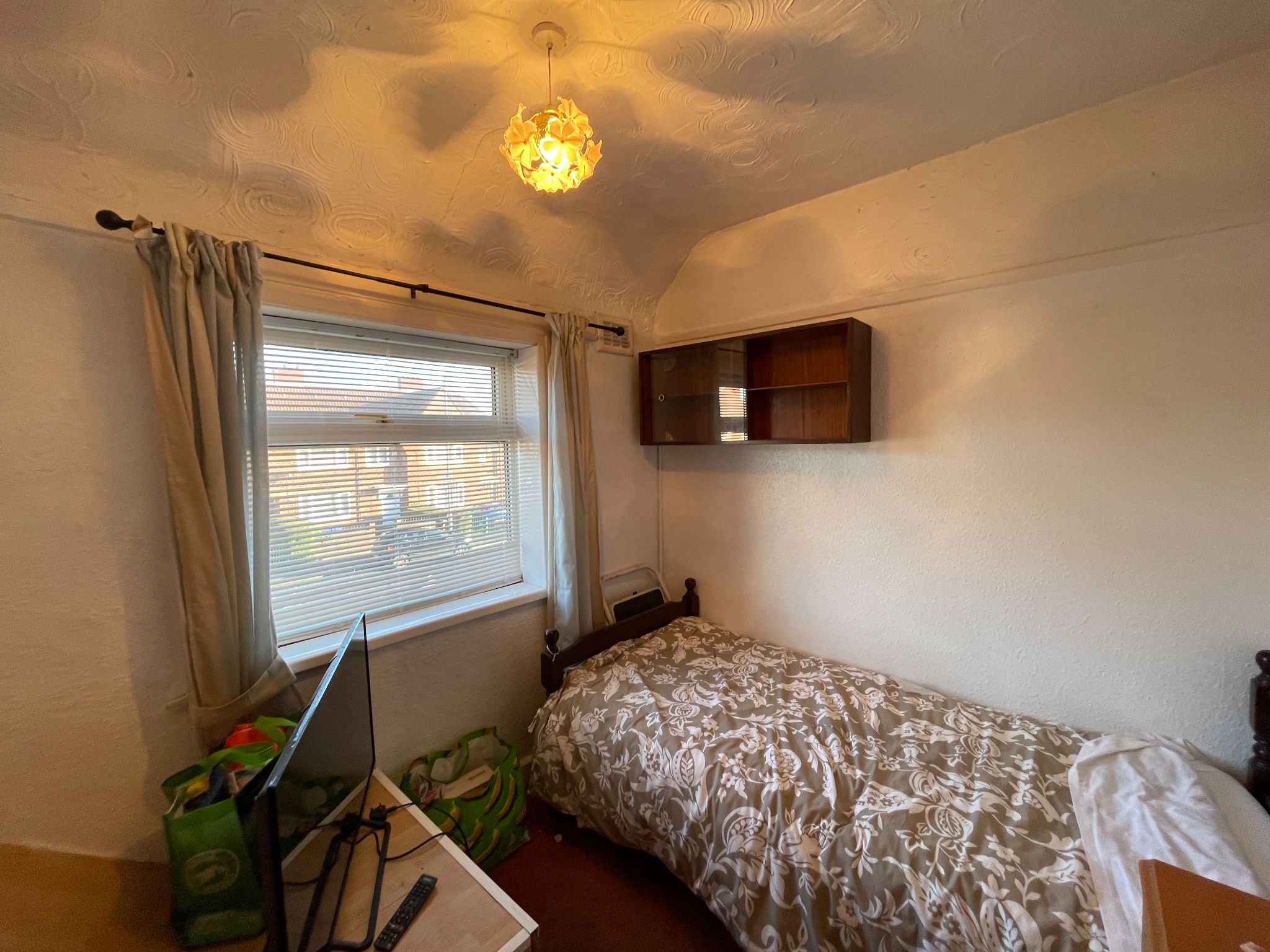 3 bedroom end terraced house For Sale in Manchester - Photograph 4.