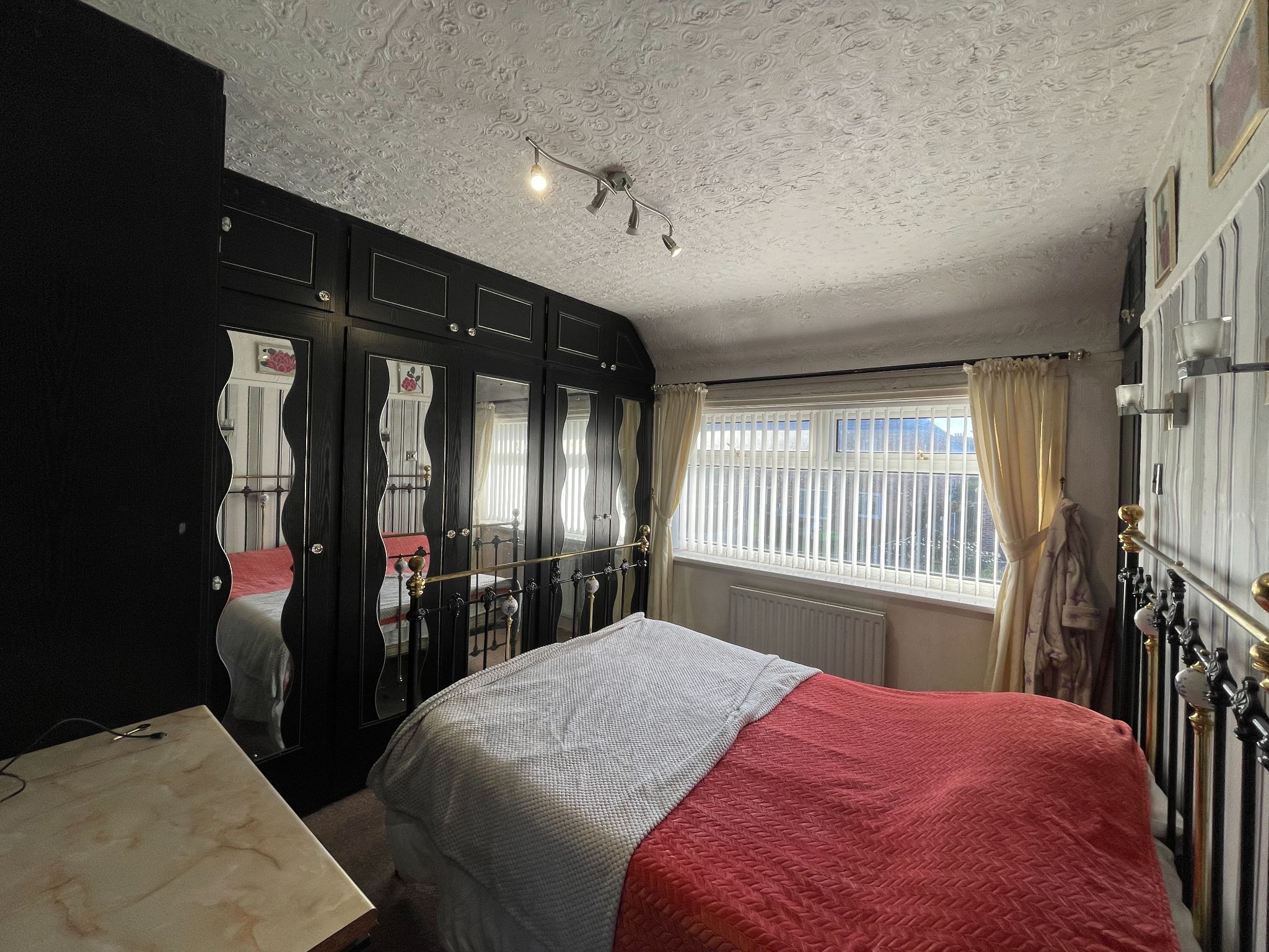 3 bedroom end terraced house For Sale in Manchester - Photograph 1.