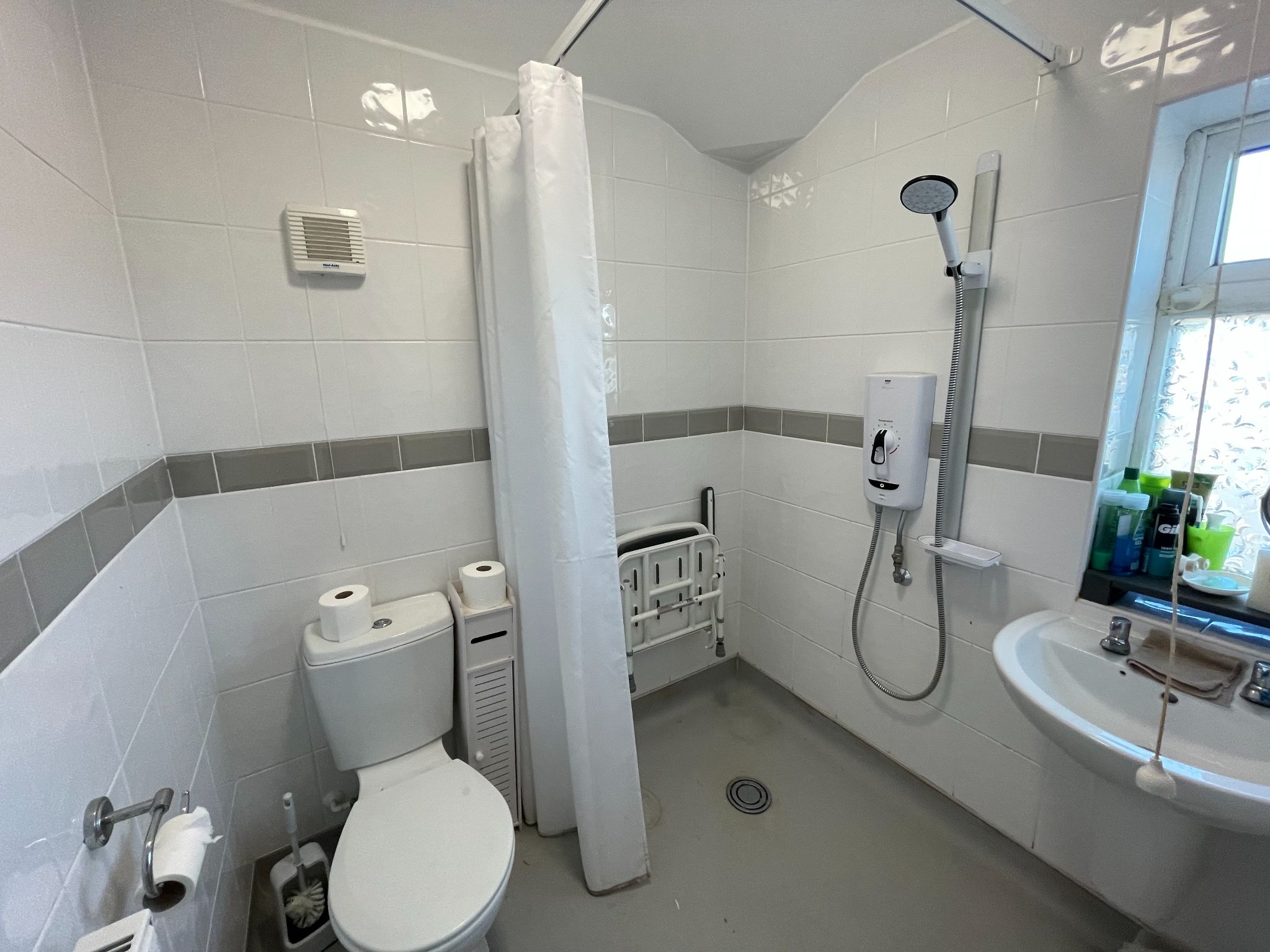 3 bedroom end terraced house For Sale in Manchester - Photograph 7.