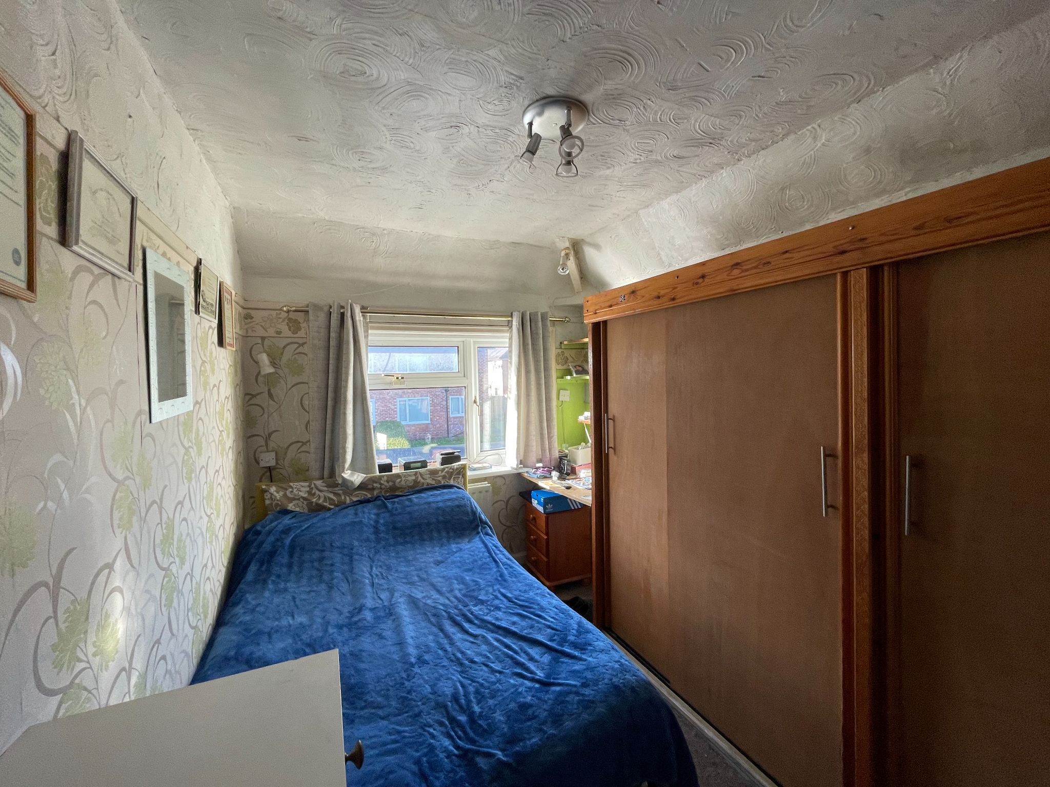 3 bedroom end terraced house For Sale in Manchester - Photograph 3.