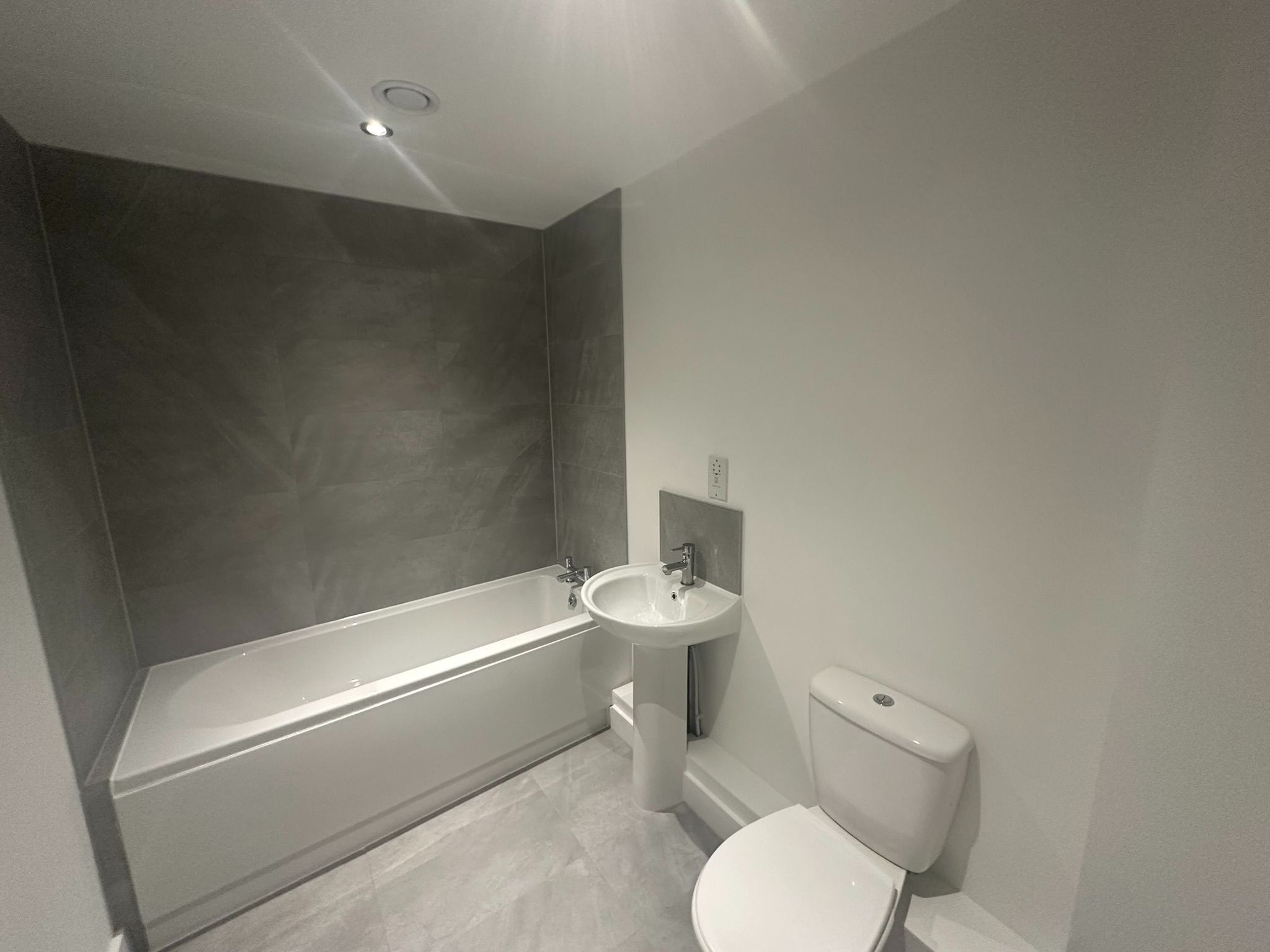 2 bedroom apartment flat/apartment To Let in Manchester - Photograph 8.